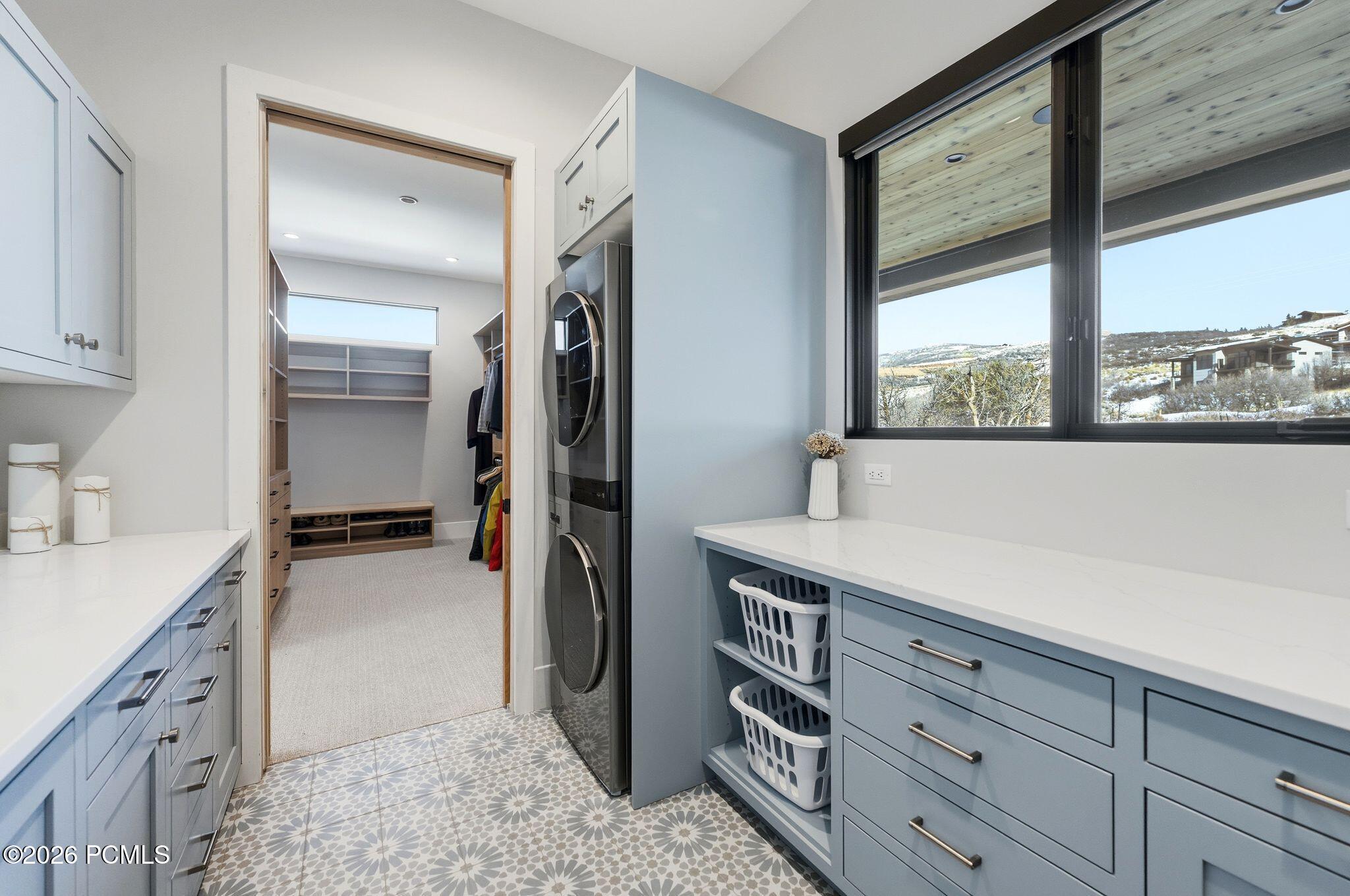 1105 E Longview Drive