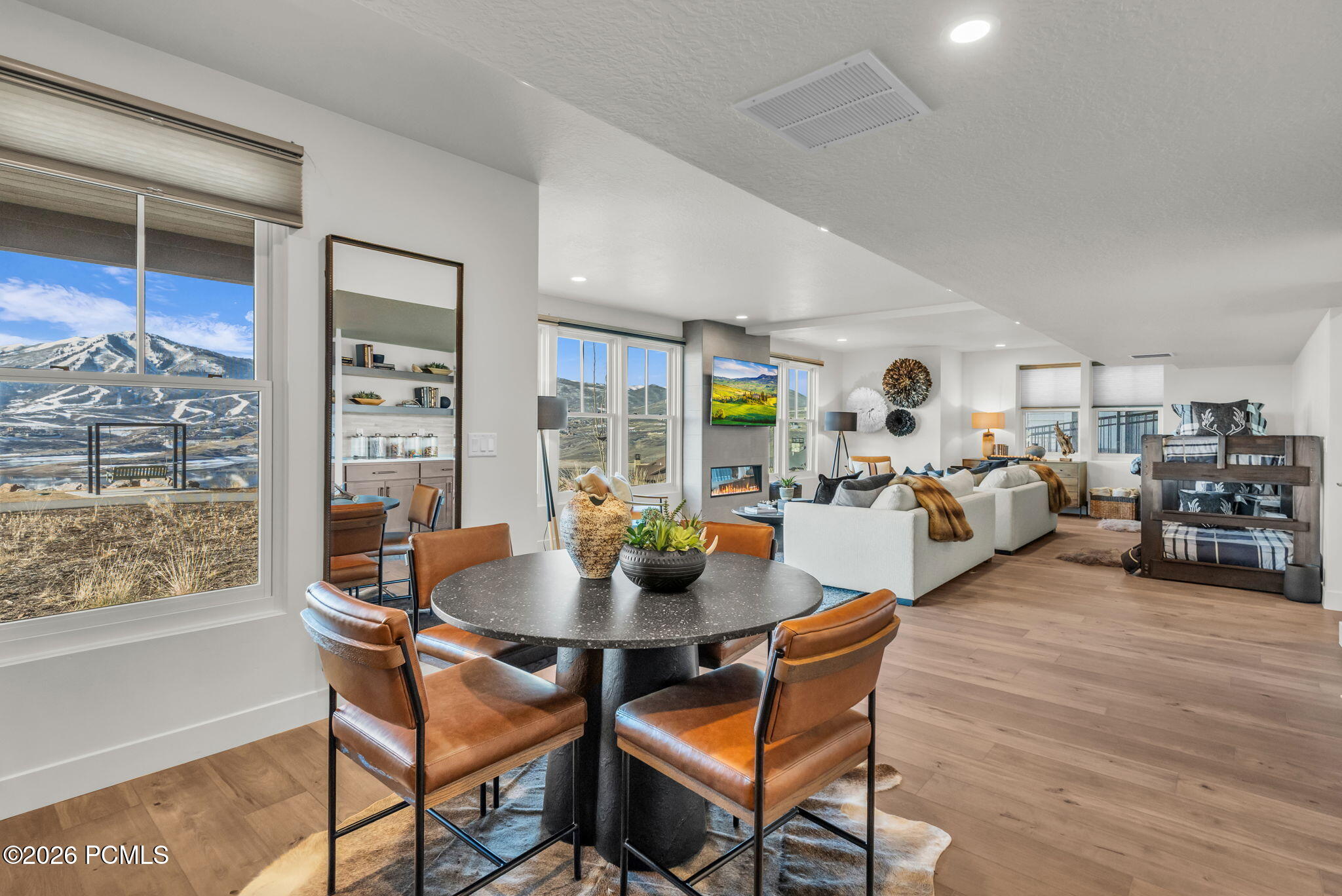 612 E Silver Hill Loop