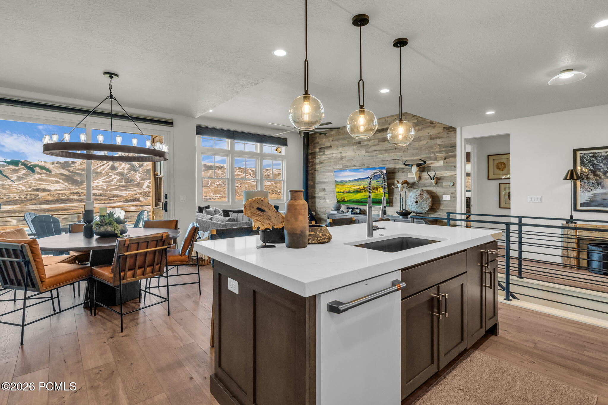 612 E Silver Hill Loop