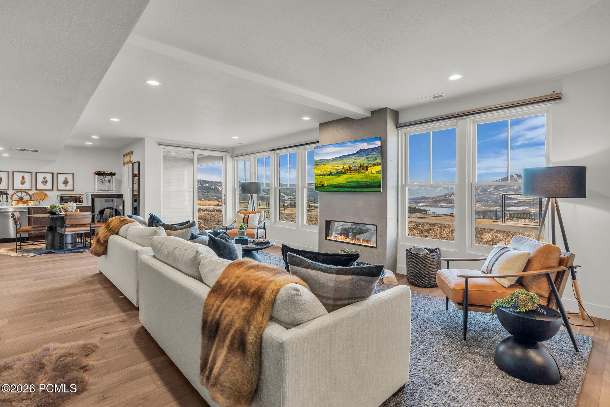 612 E Silver Hill Loop