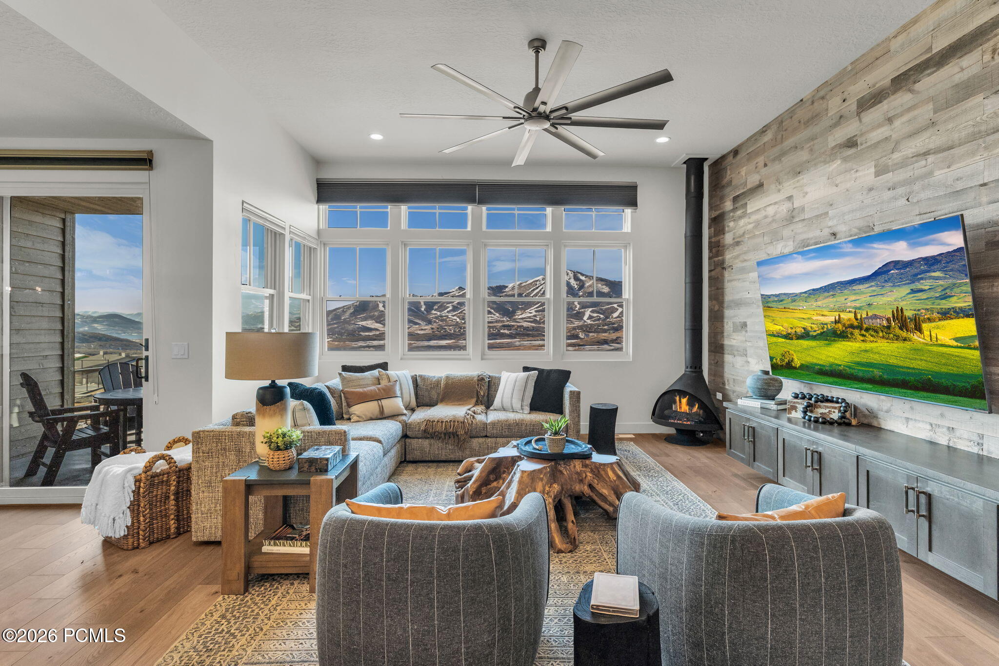 612 E Silver Hill Loop