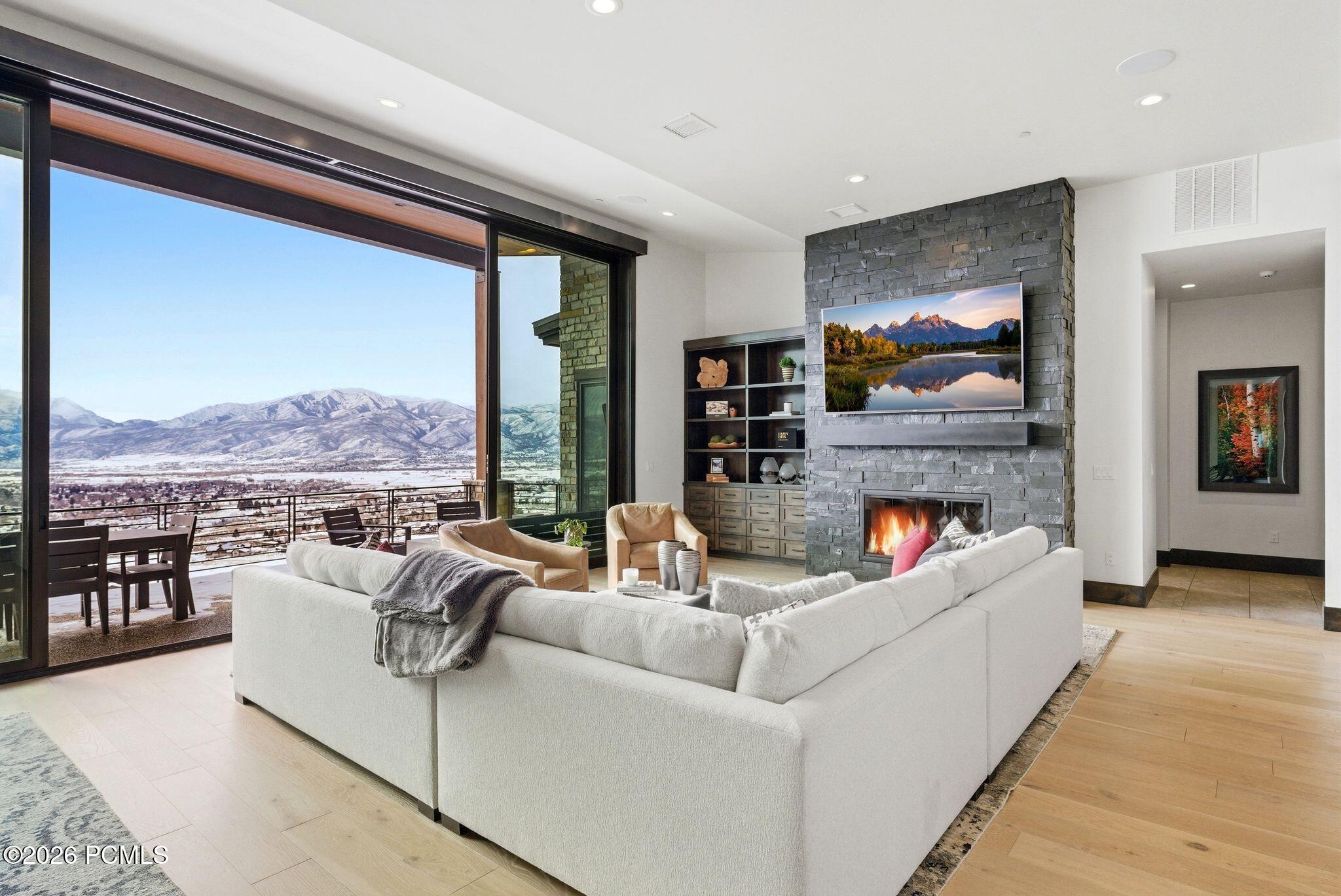 1125 N Explorer Peak Dr