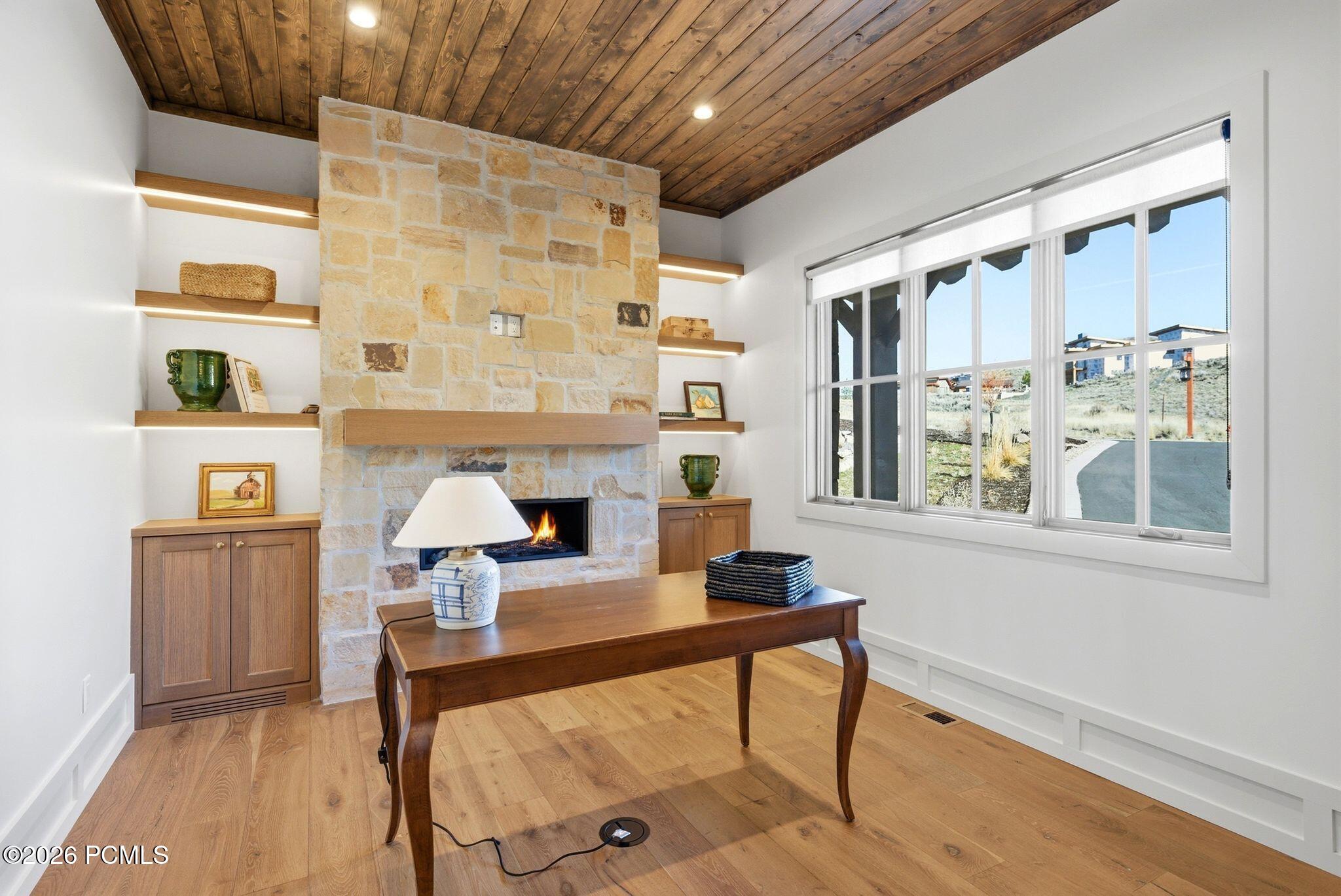 2044 E Notch Mountain Circle