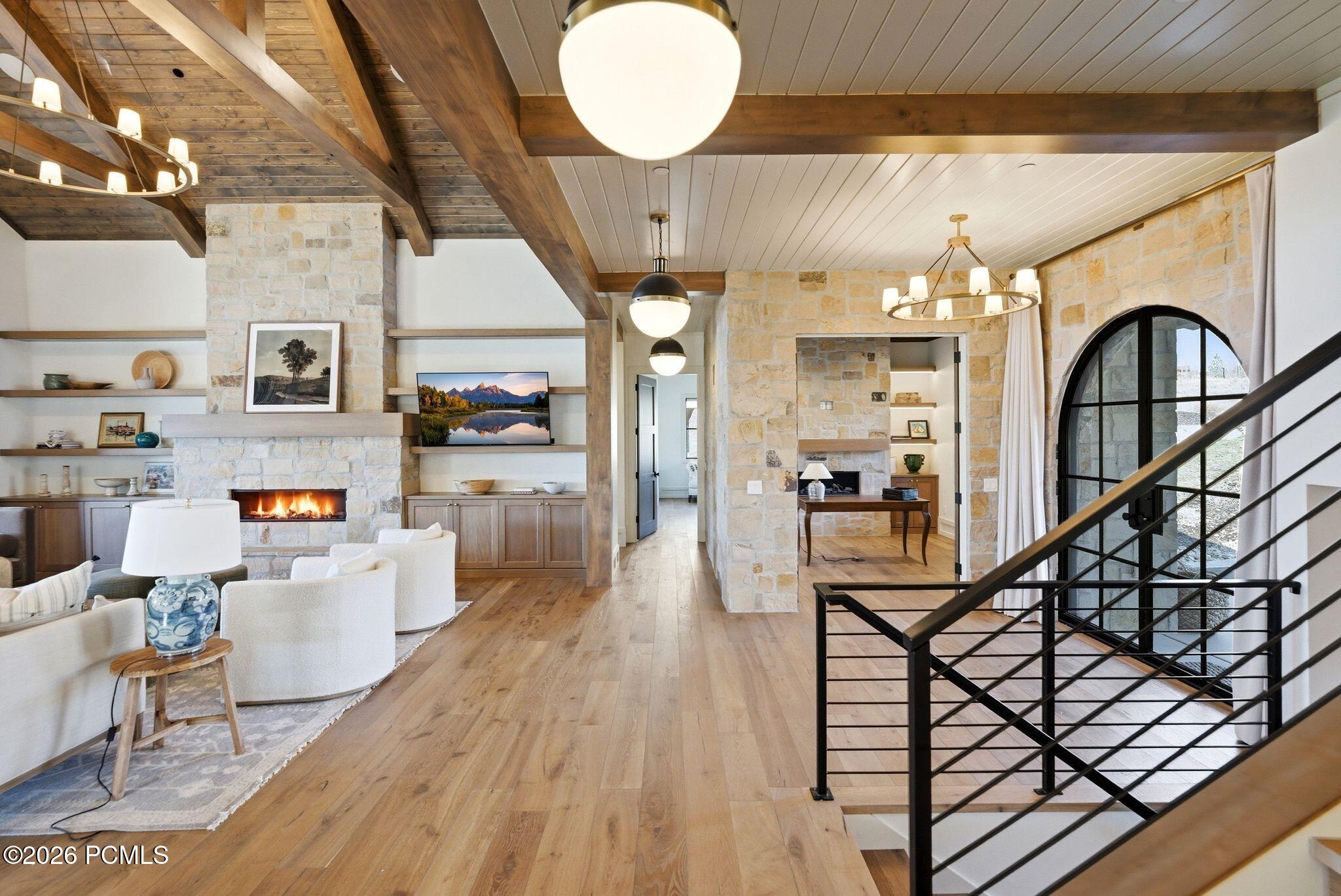 2044 E Notch Mountain Circle