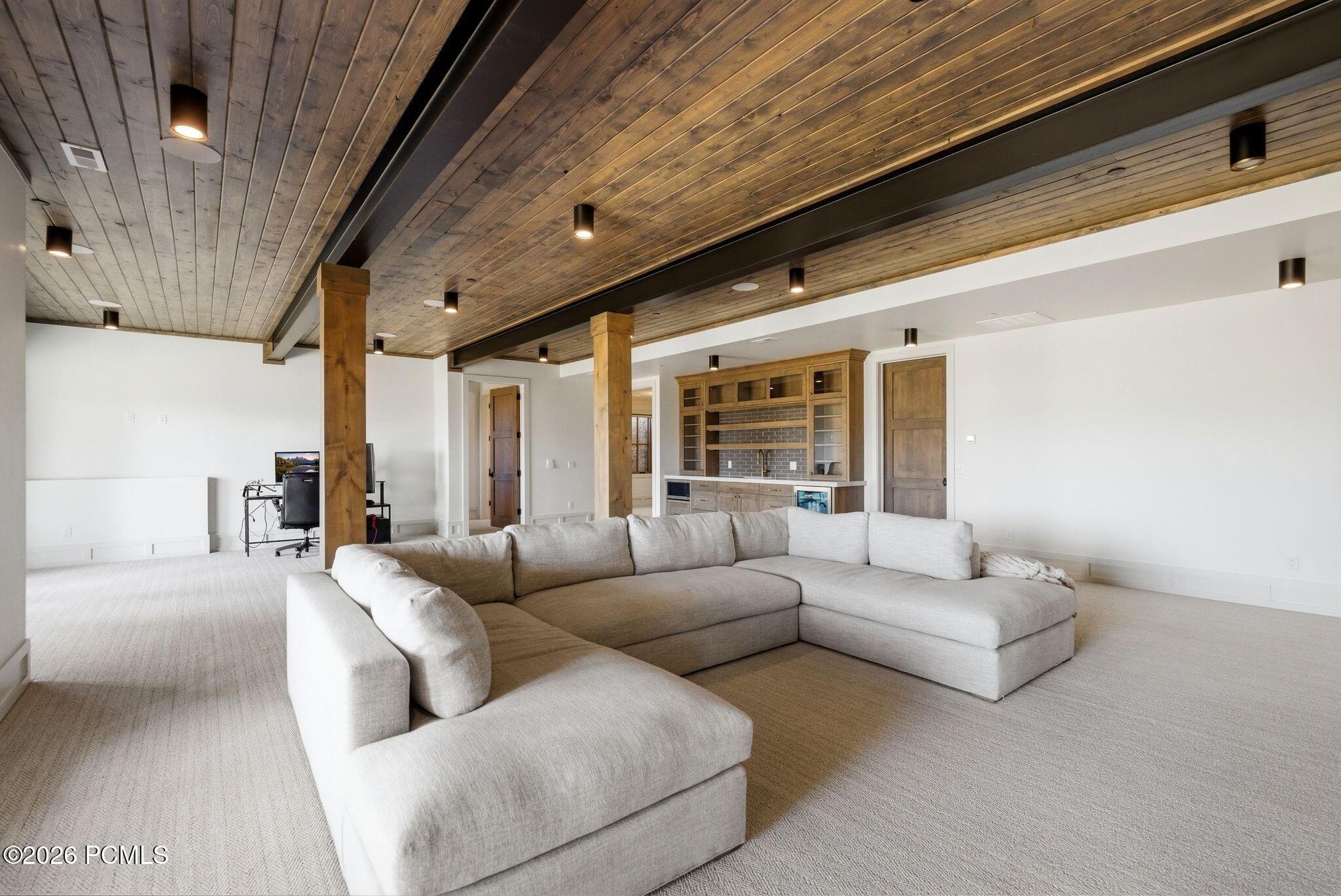 2044 E Notch Mountain Circle