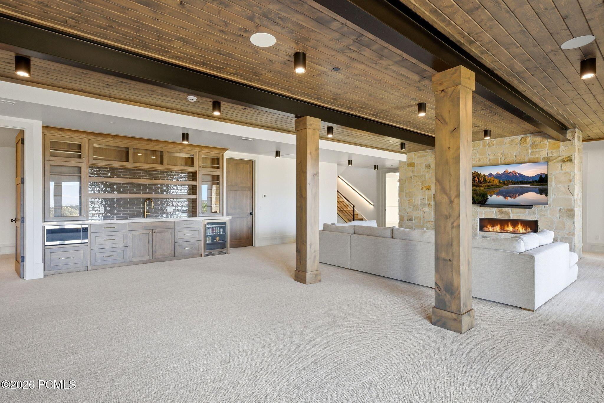 2044 E Notch Mountain Circle