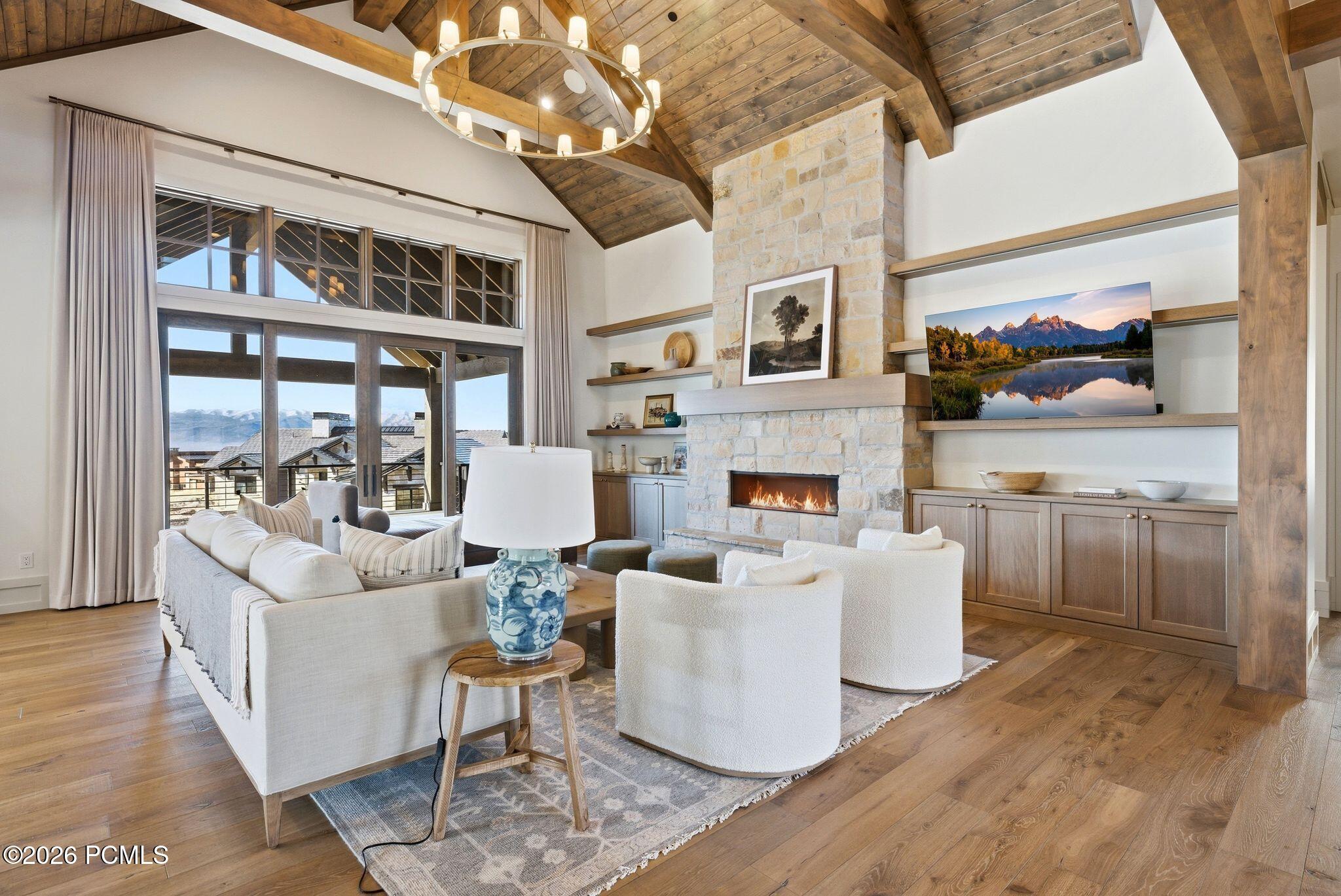 2044 E Notch Mountain Circle