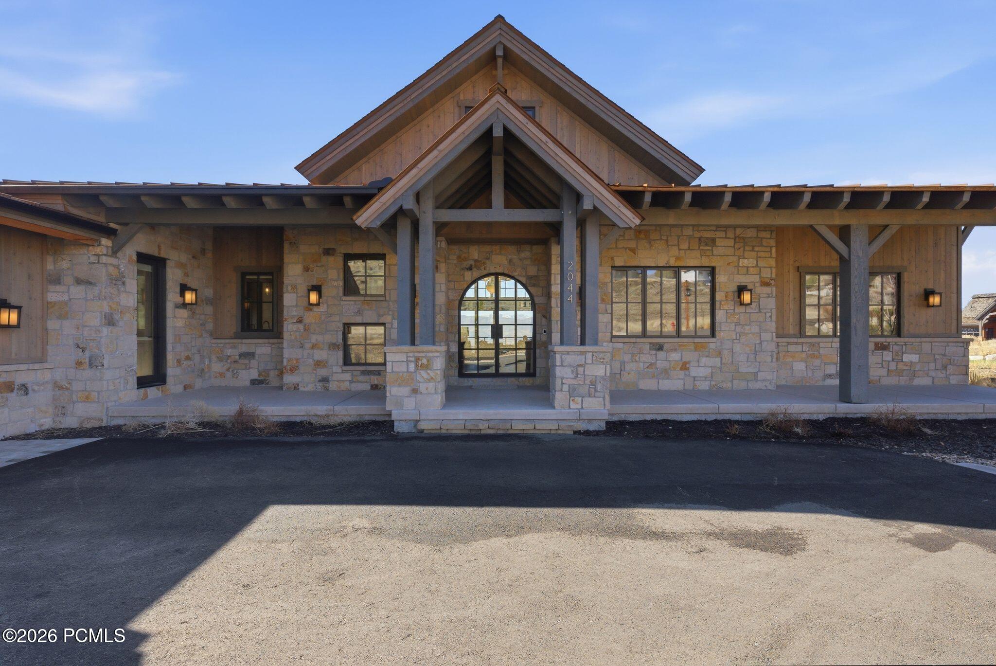 2044 E Notch Mountain Circle