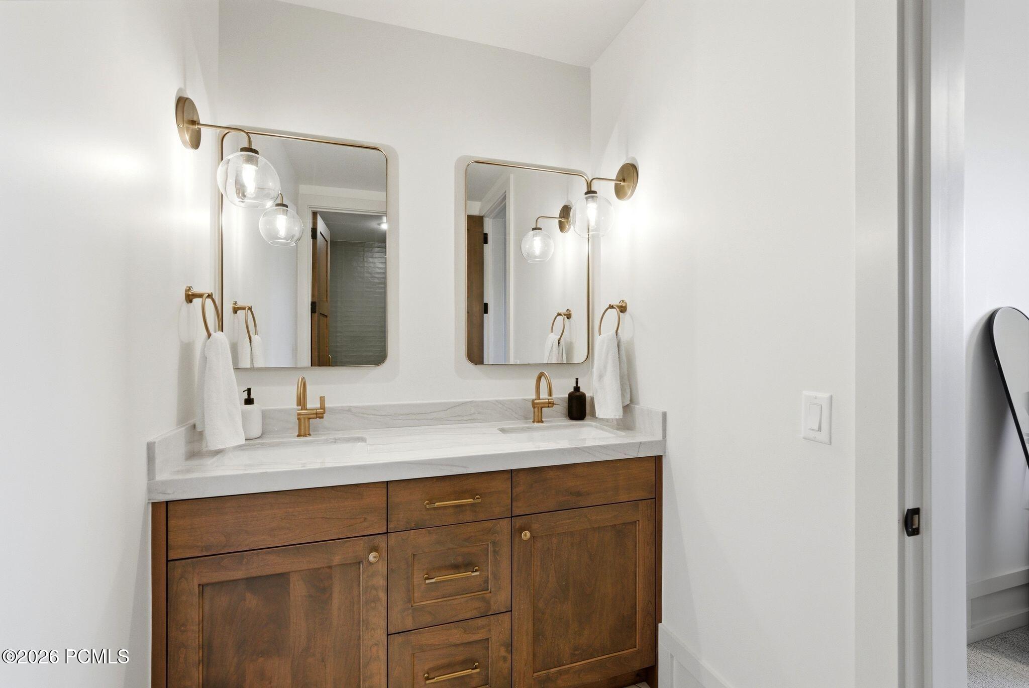 2044 E Notch Mountain Circle