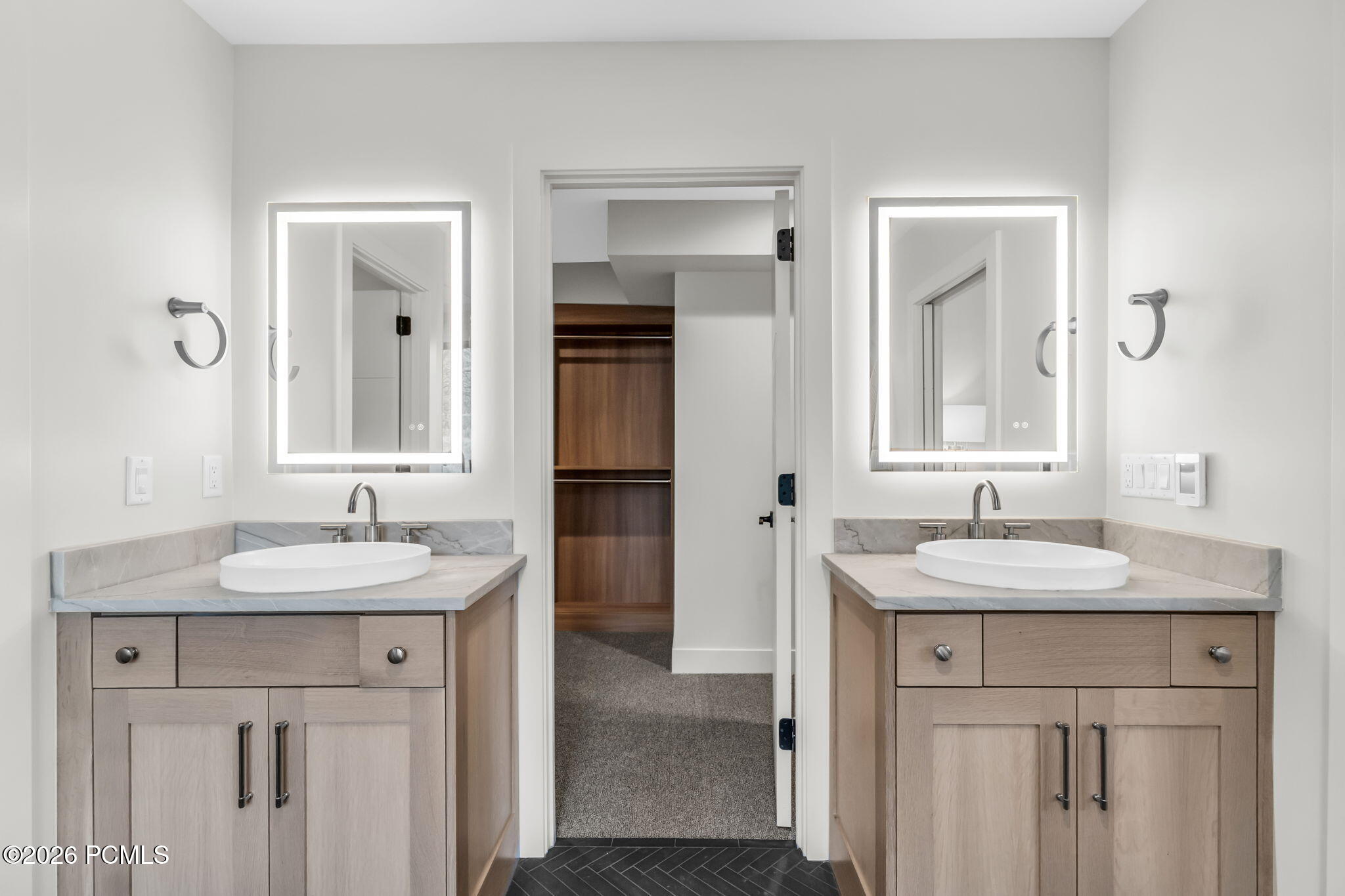 7775 N Pinebrook Road