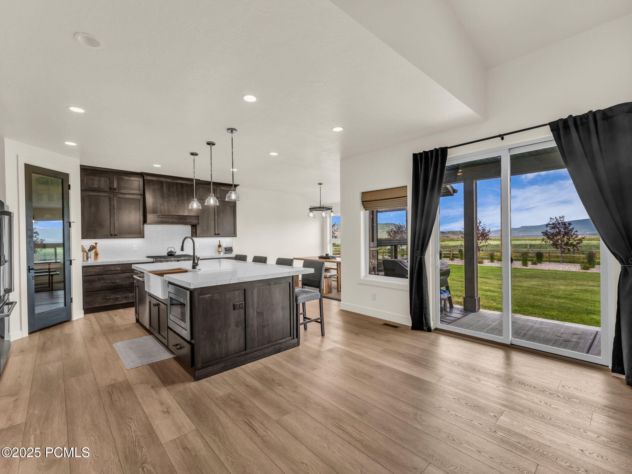943 Hart Loop