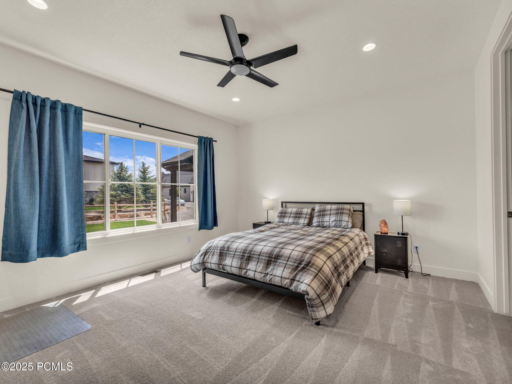 943 Hart Loop