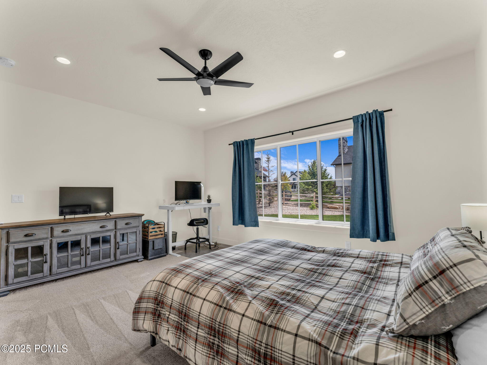 943 Hart Loop