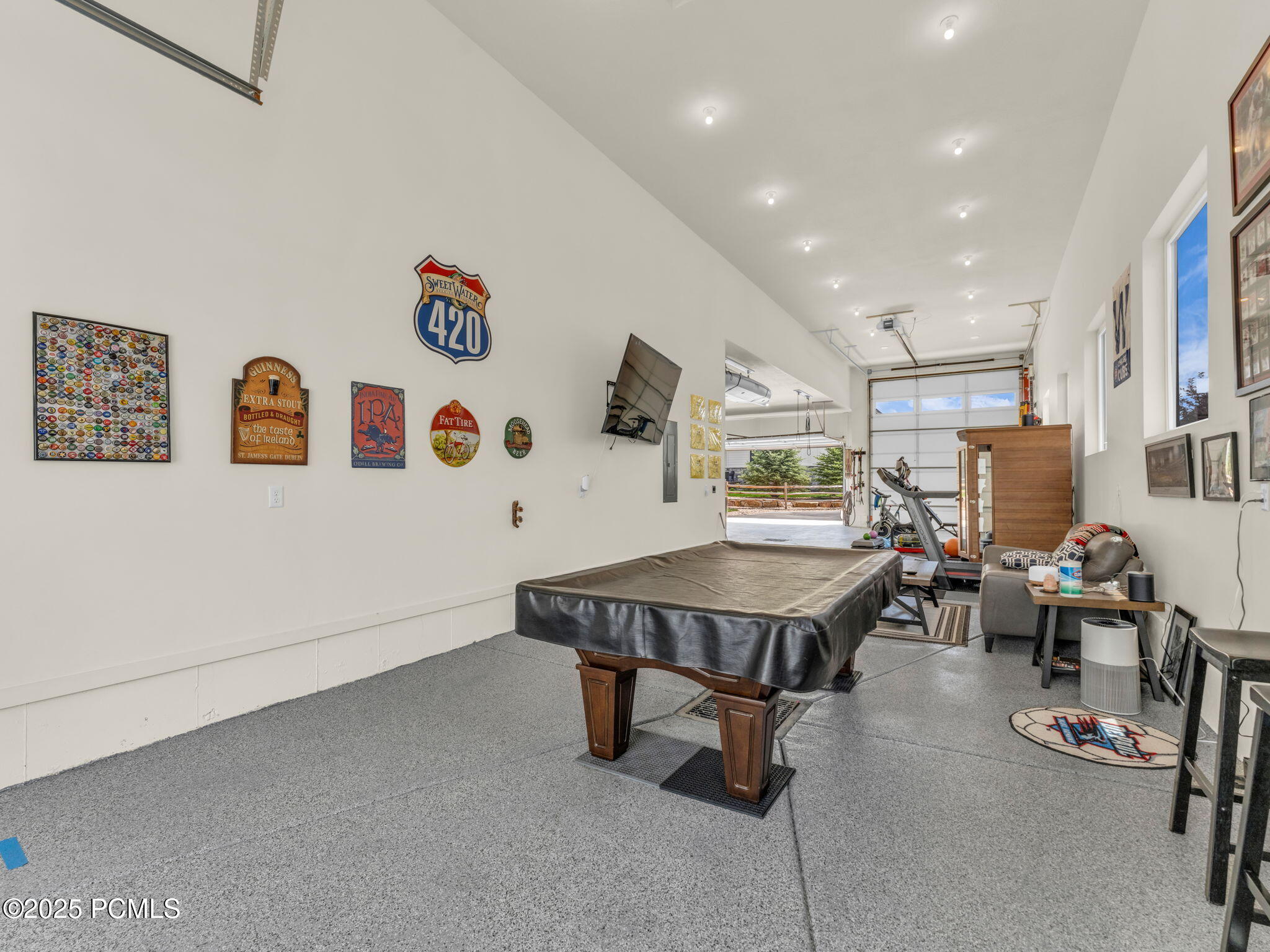 943 Hart Loop