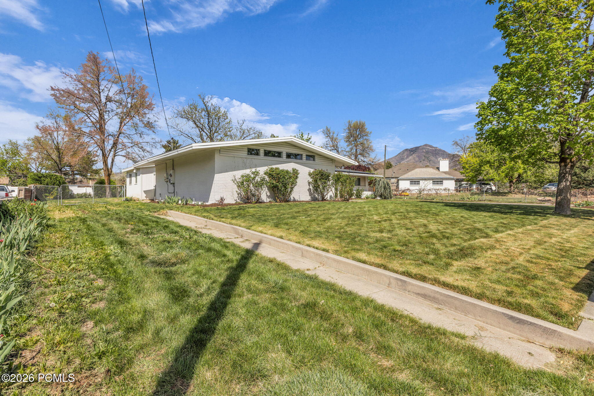 1893 E Lincoln Ln