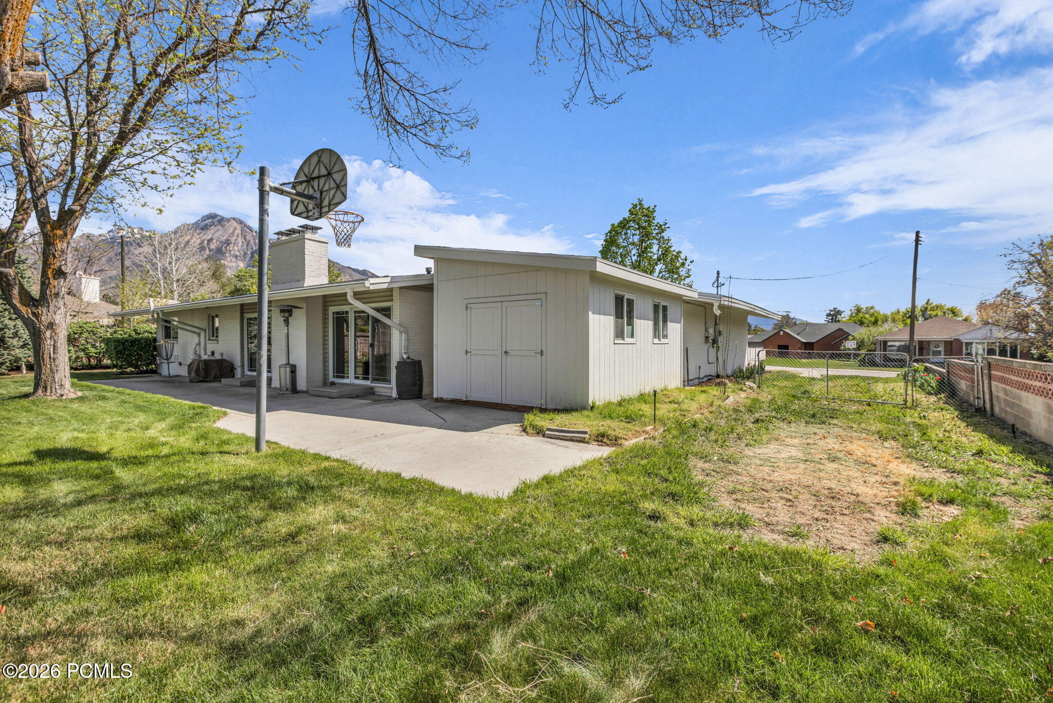 1893 E Lincoln Ln