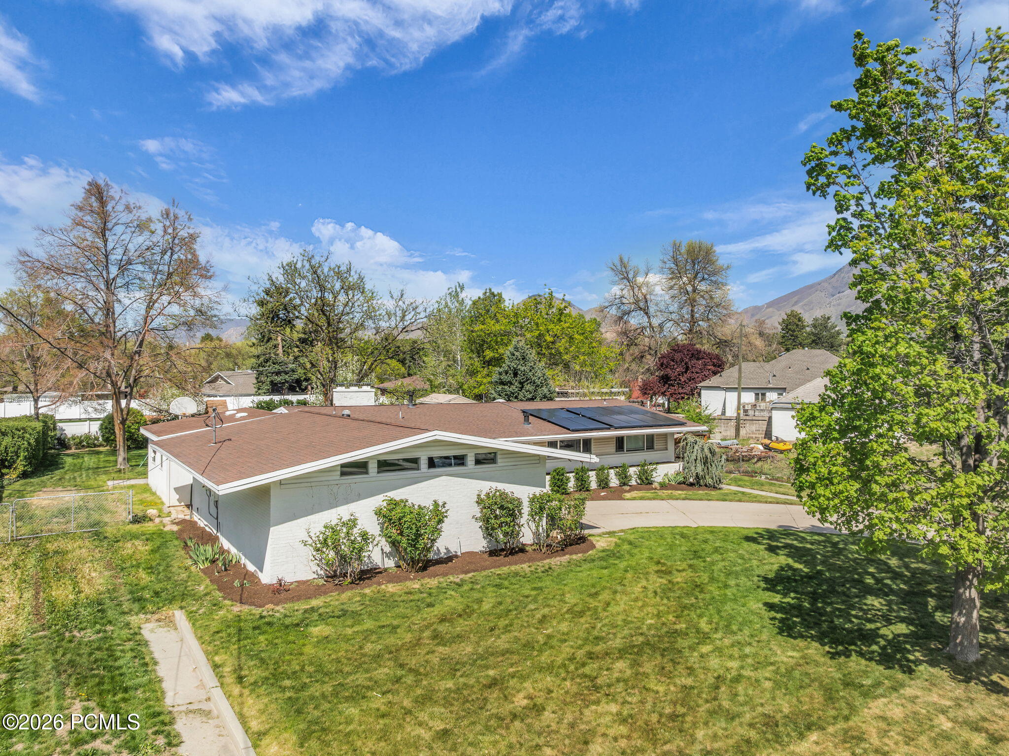1893 E Lincoln Ln