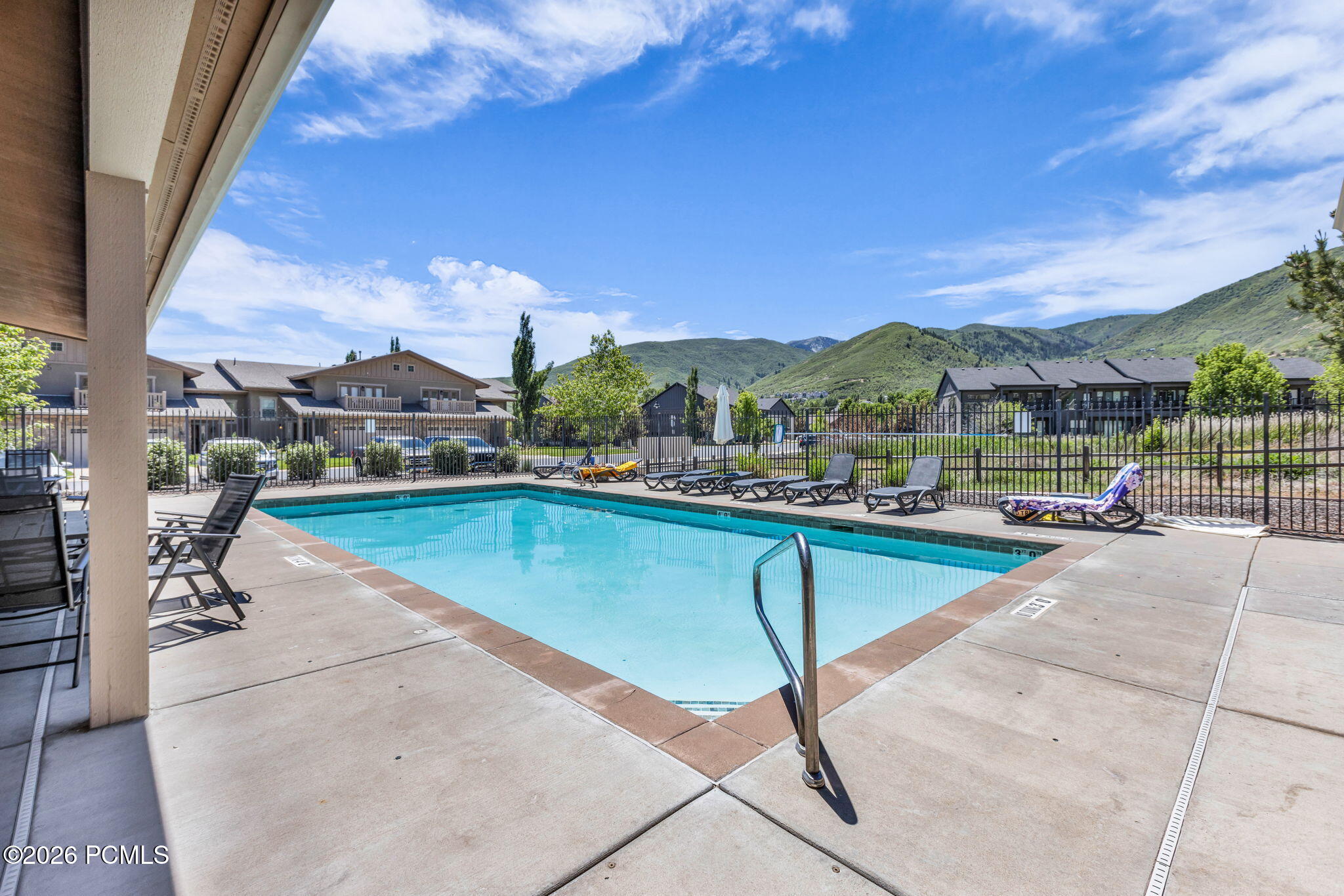 475 W 1150 North 4