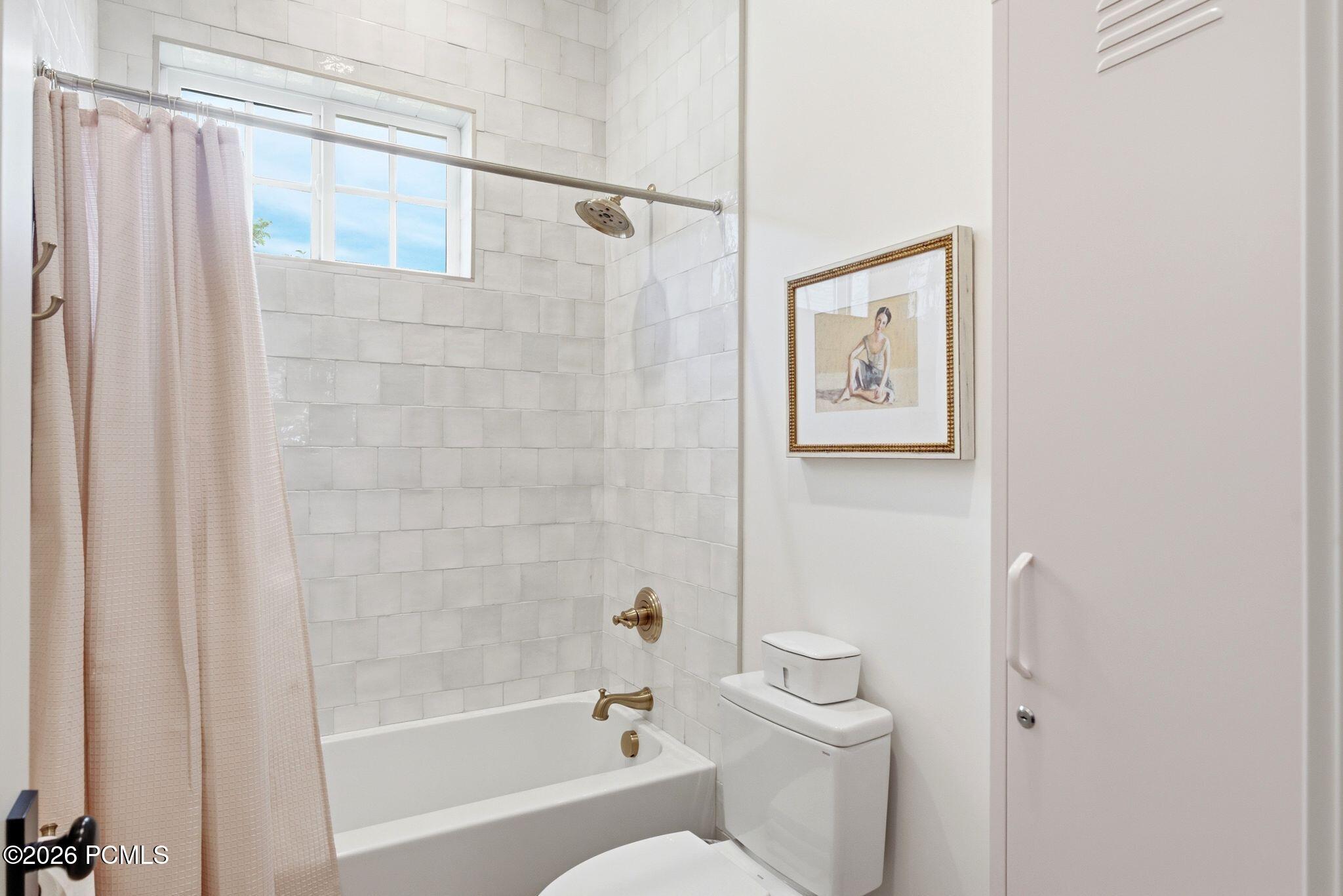 858 Crabapple Court