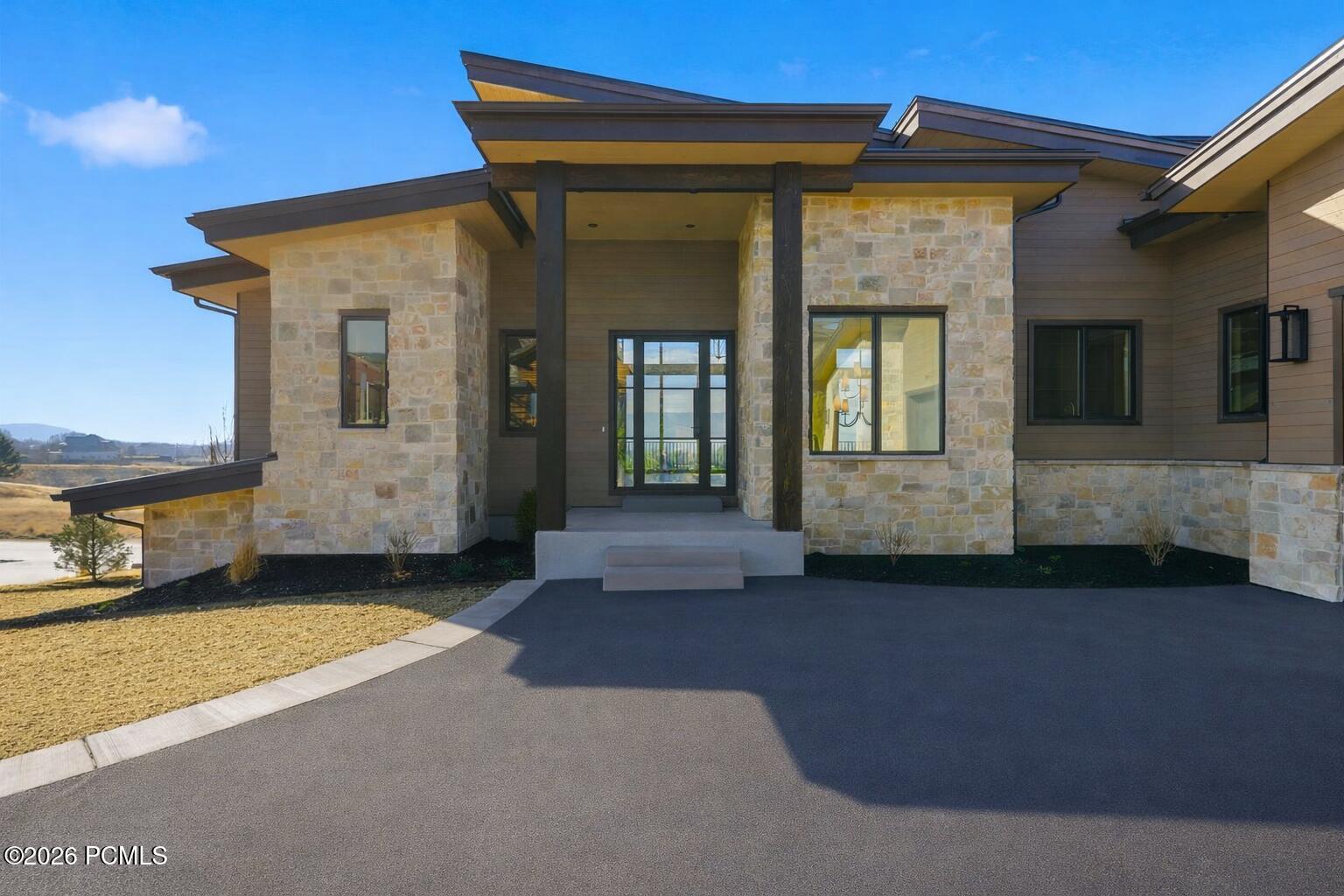 197 N Abajo Peak Way