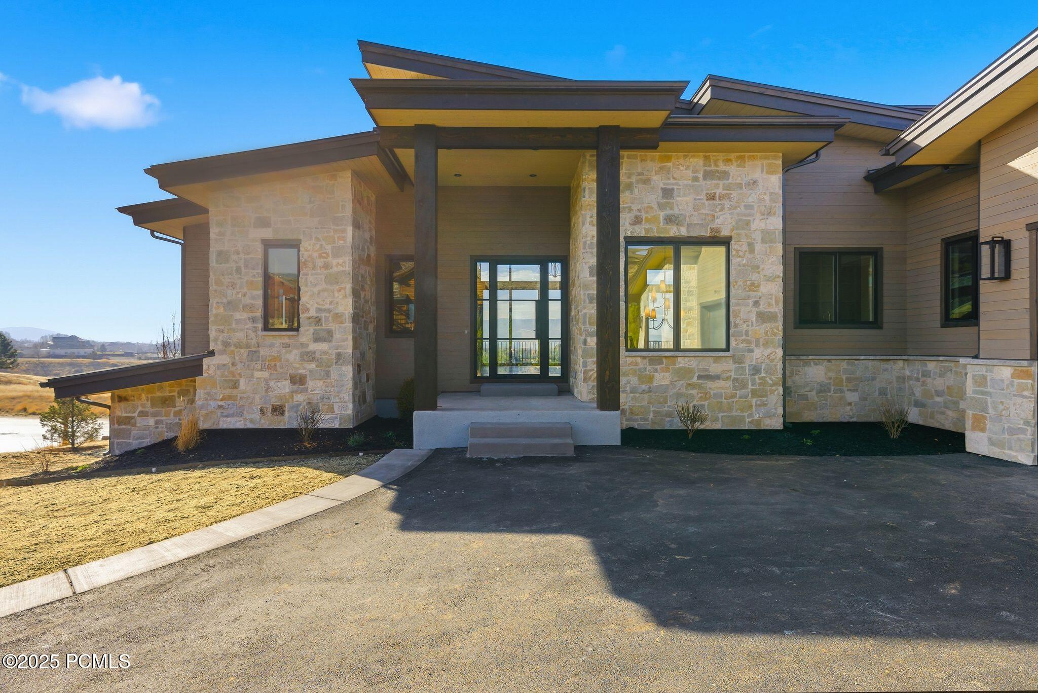 197 N Abajo Peak Way