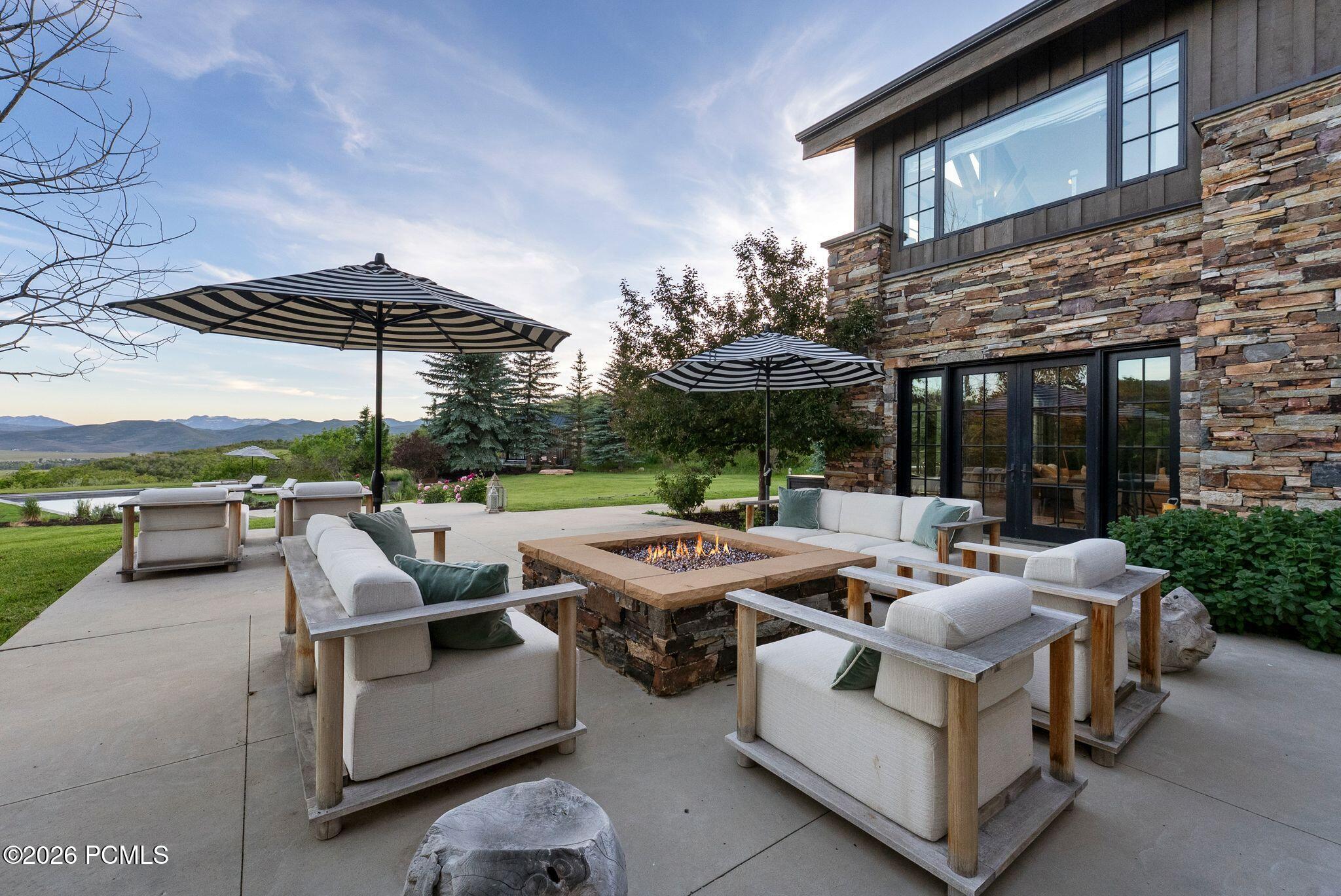 5971 N Maple Ridge Trl