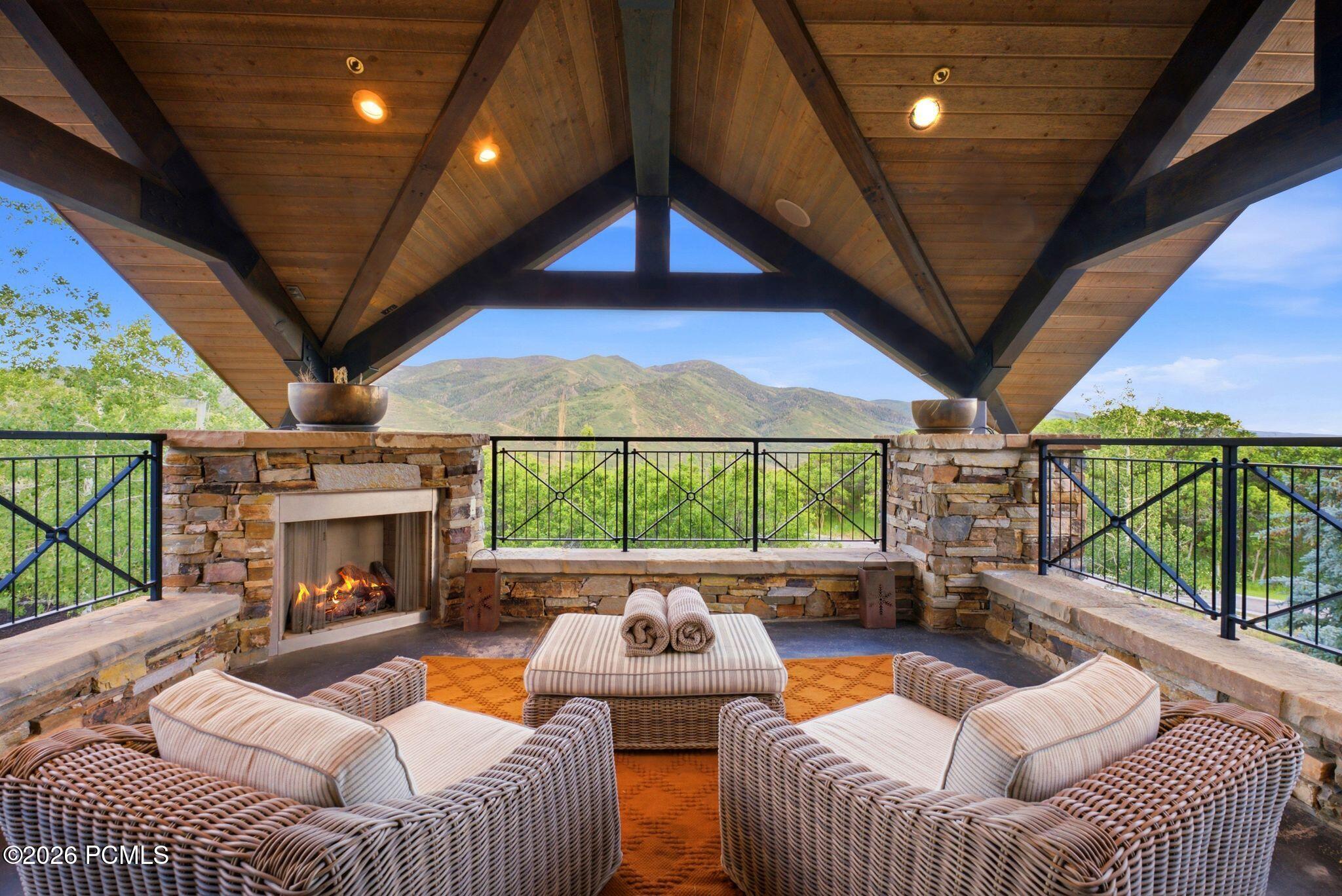 5971 N Maple Ridge Trl