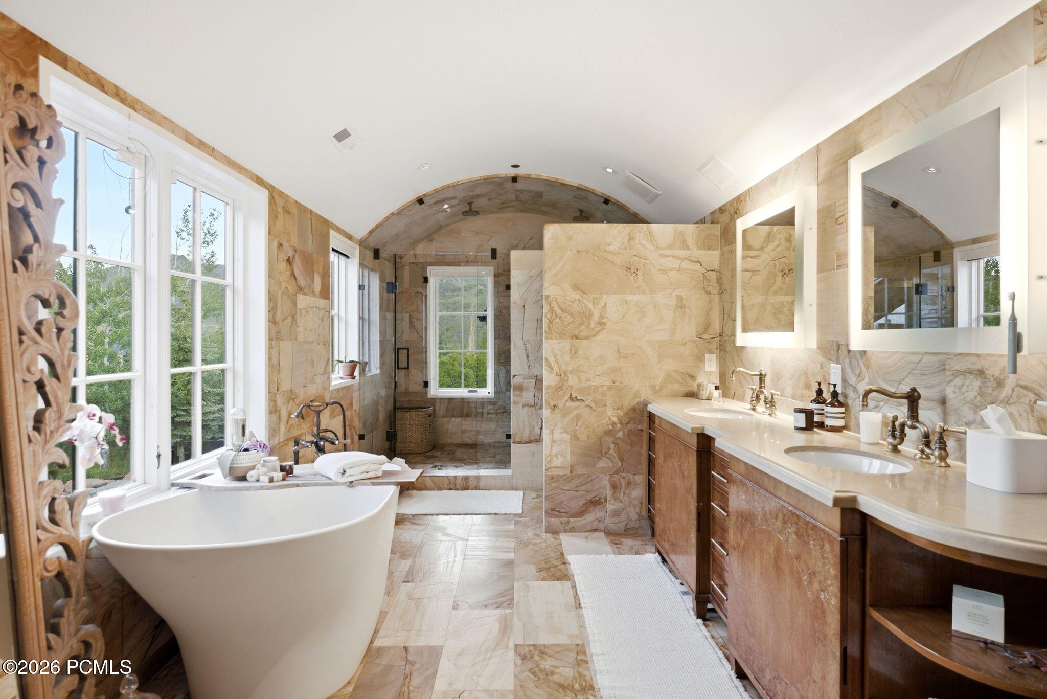 5971 N Maple Ridge Trl