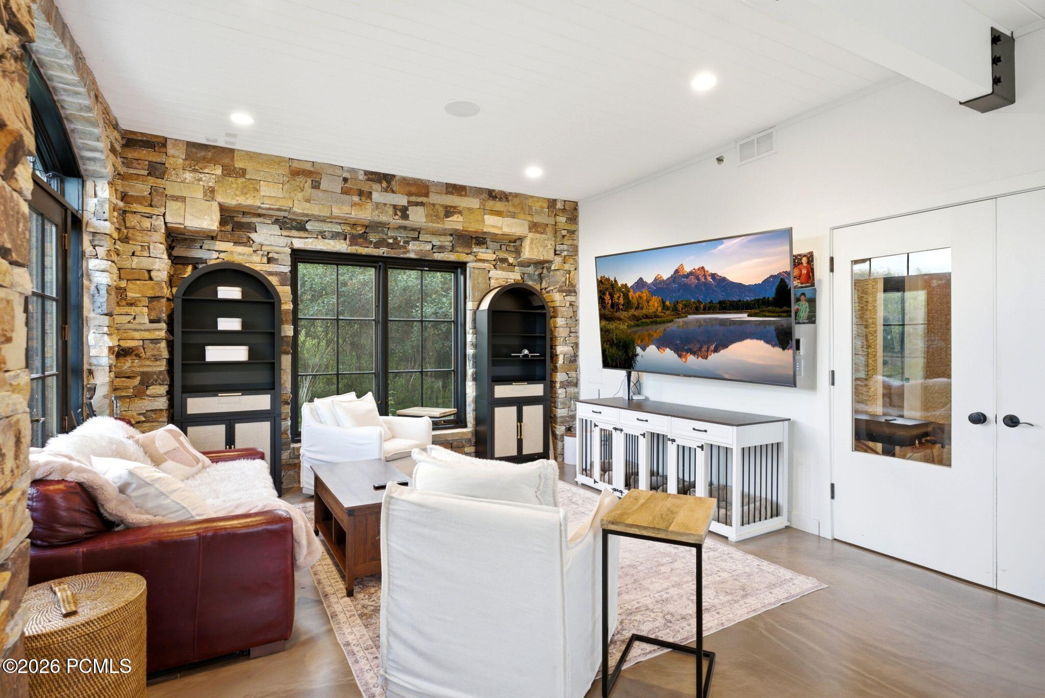 5971 N Maple Ridge Trl