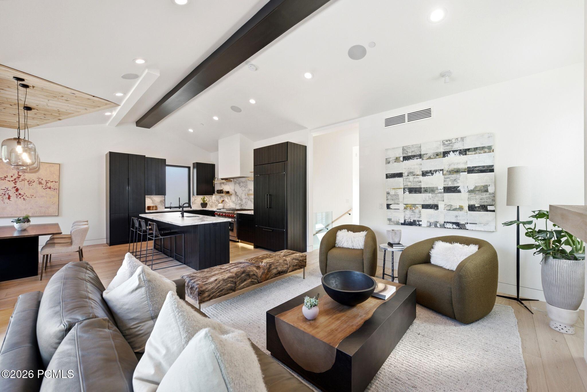 1132 Woodside Ave