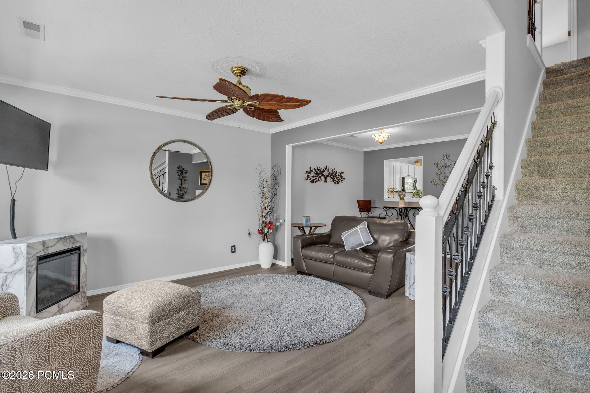889 Zurich Ln