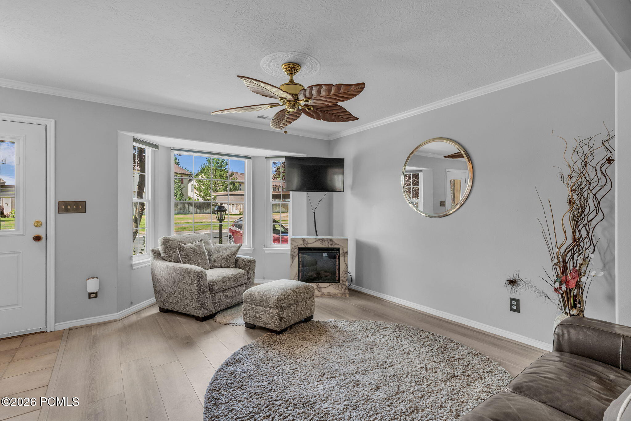 889 Zurich Ln