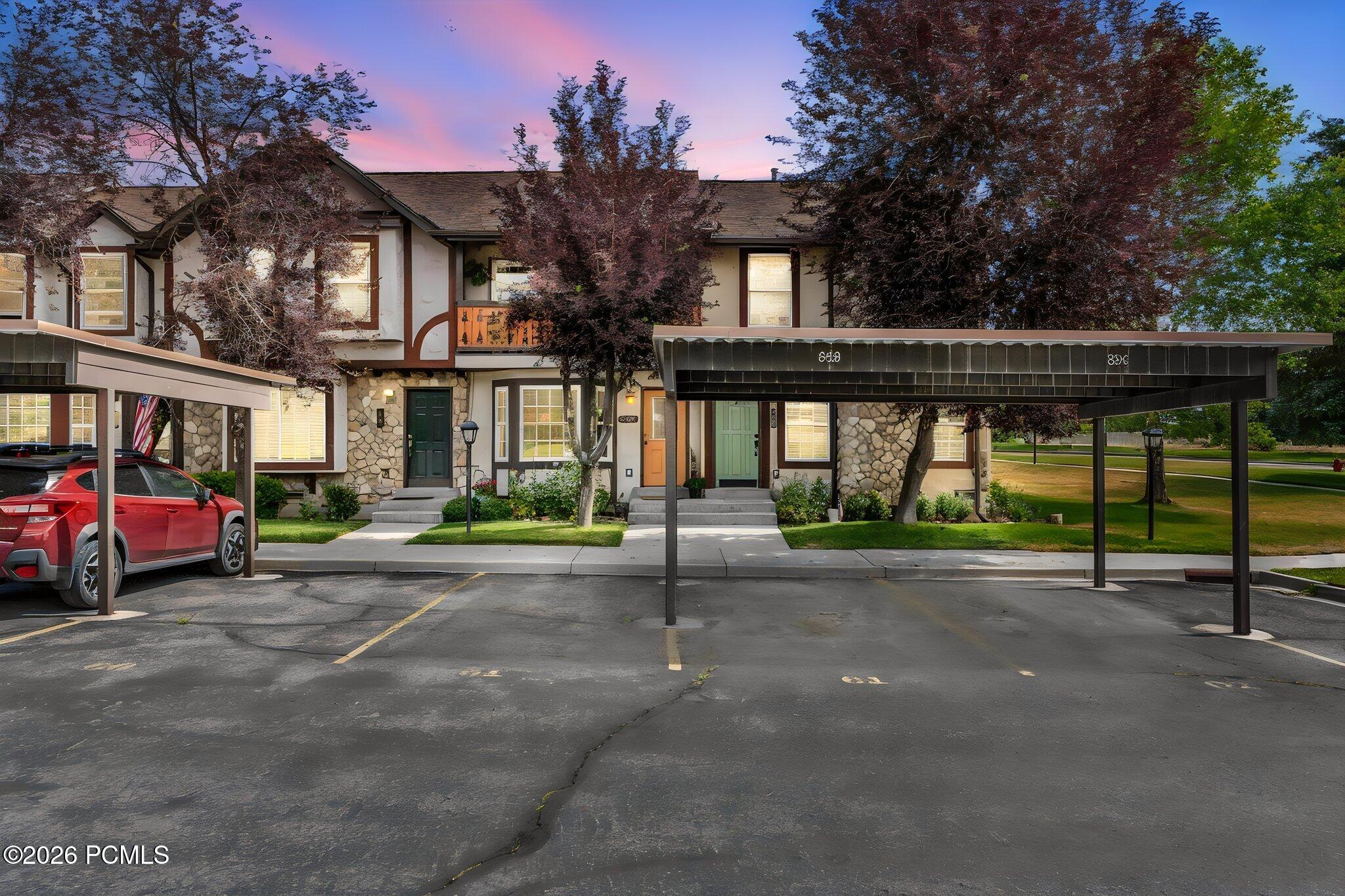 889 Zurich Ln