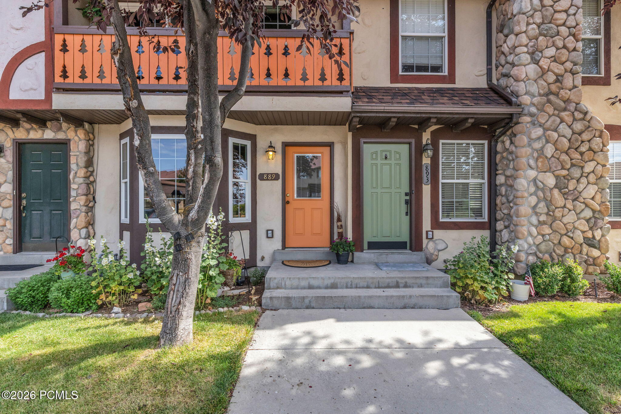 889 Zurich Ln