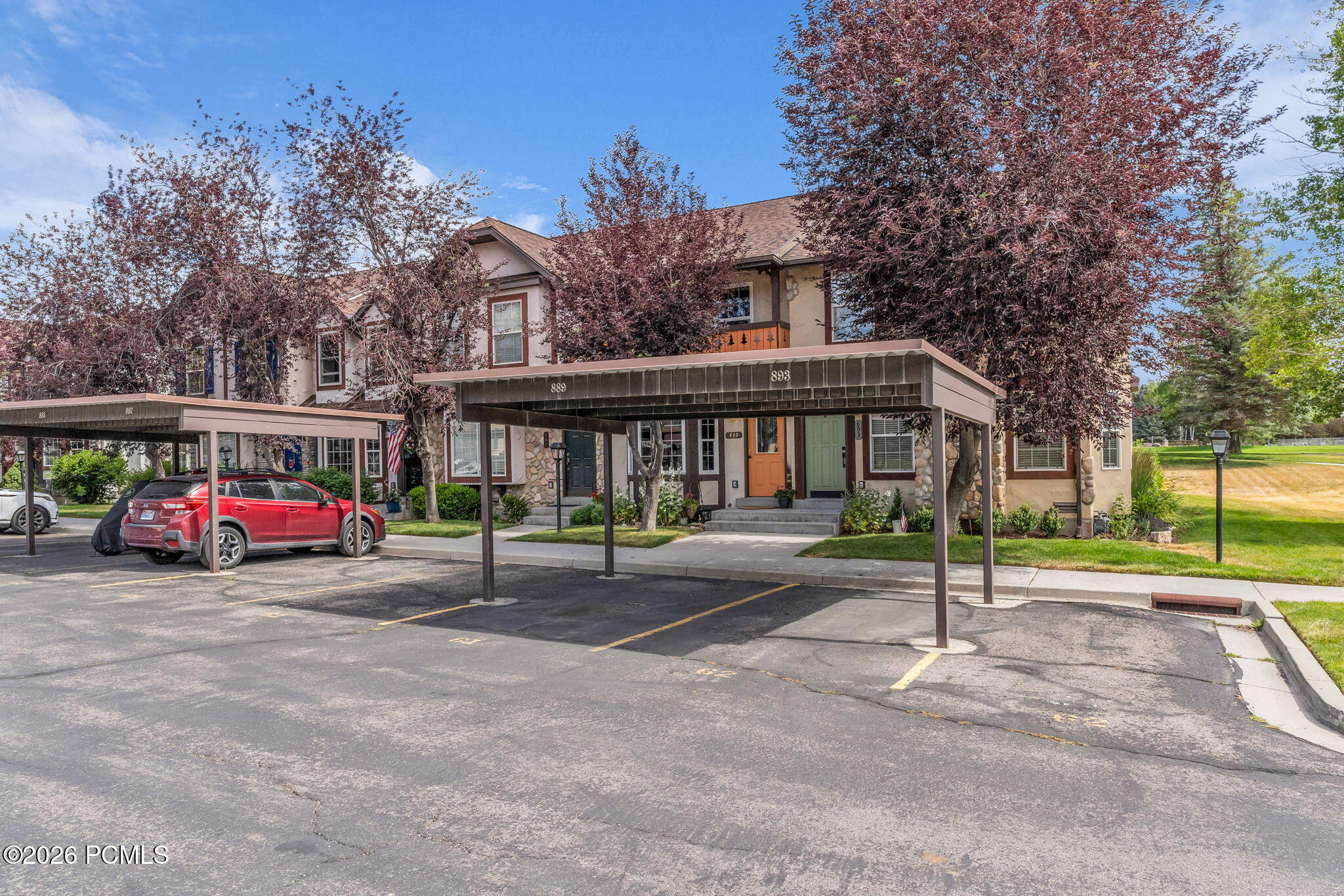 889 Zurich Ln