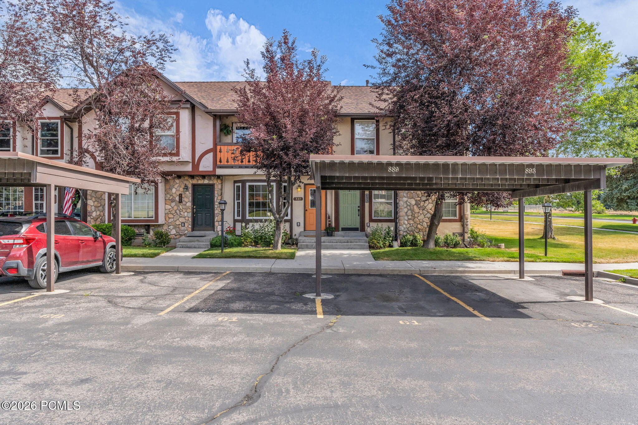 889 Zurich Ln