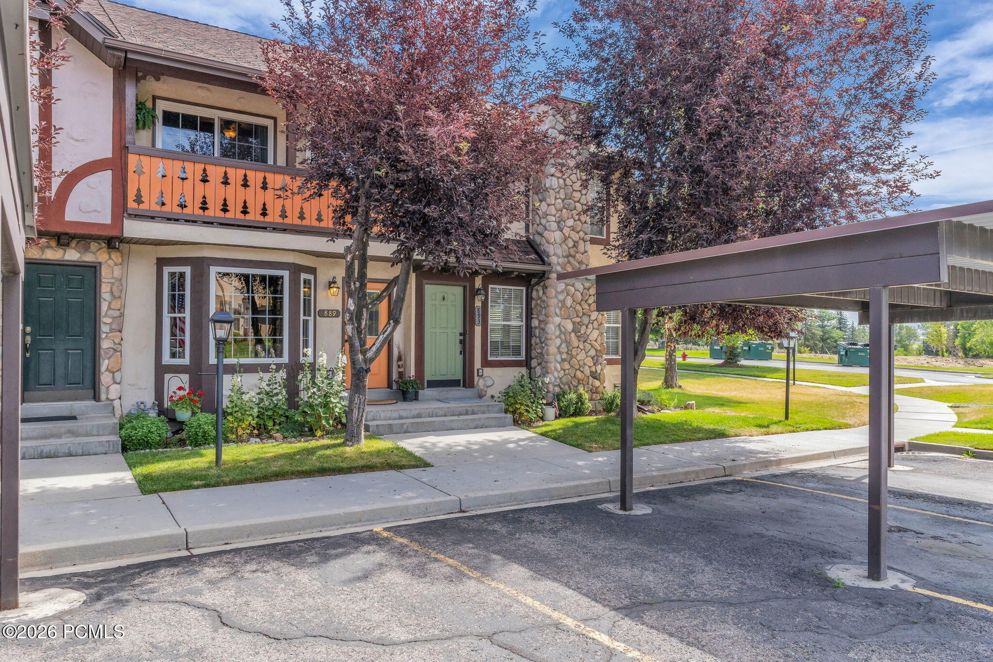 889 Zurich Ln