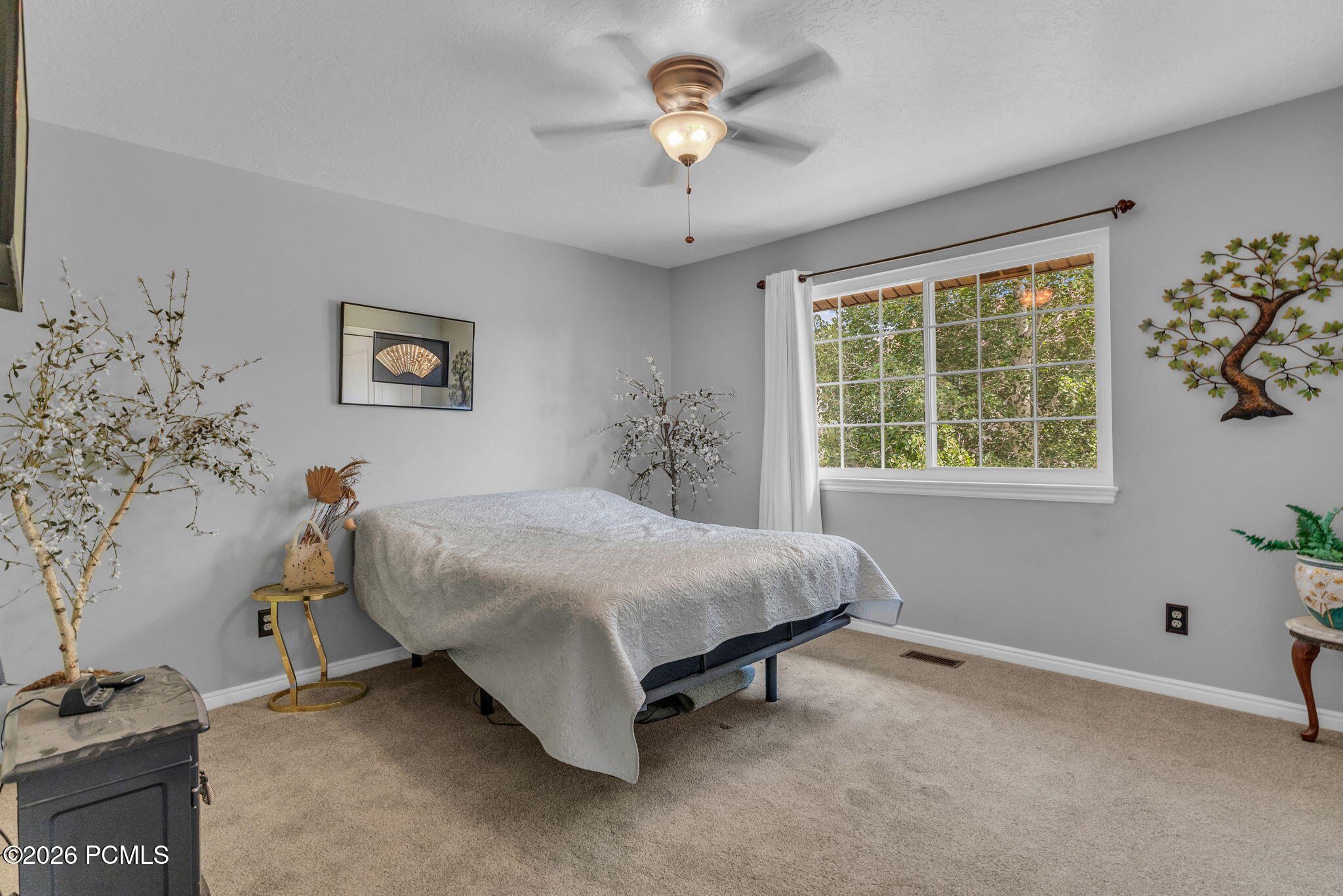889 Zurich Ln