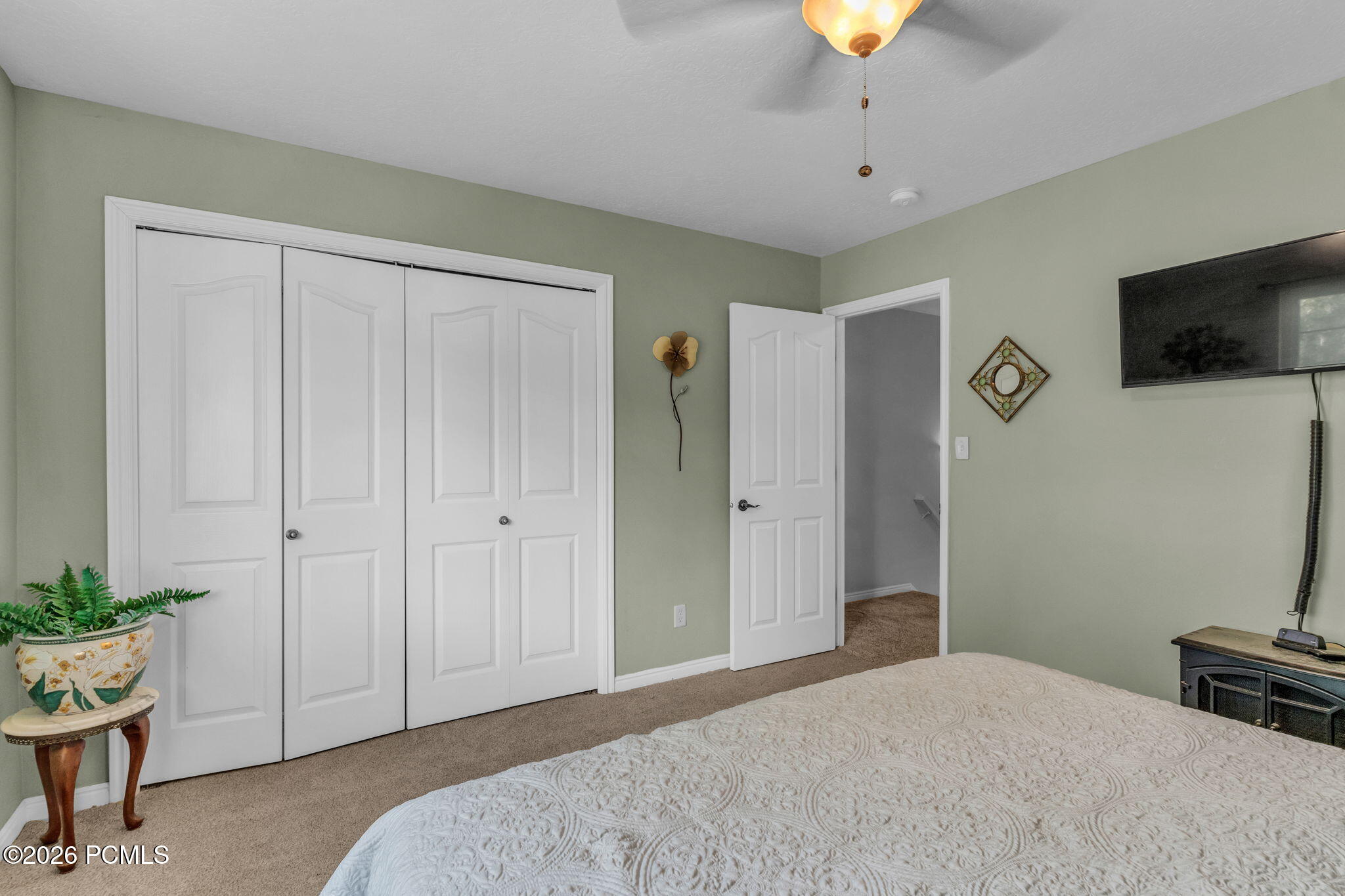 889 Zurich Ln