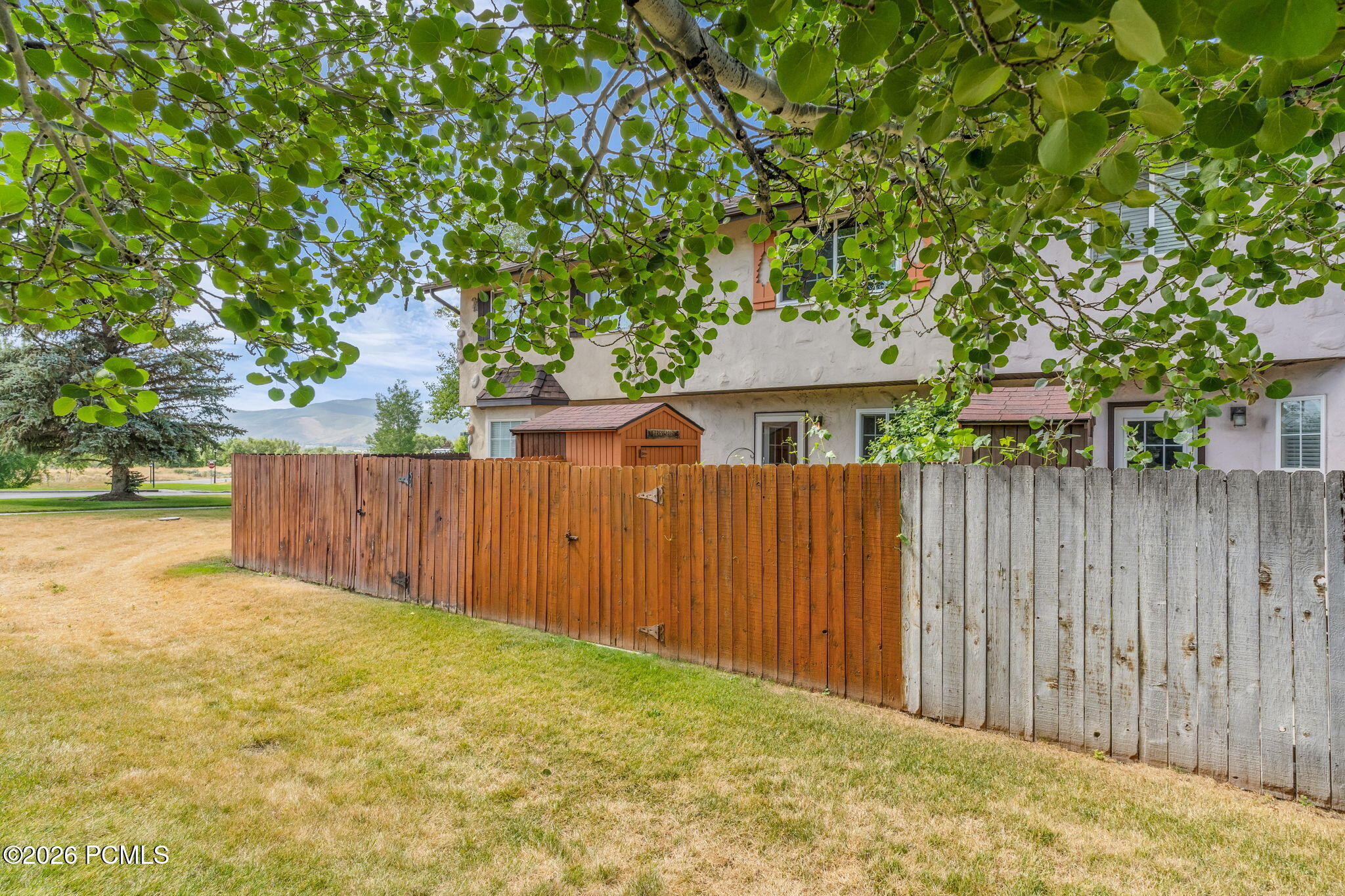 889 Zurich Ln