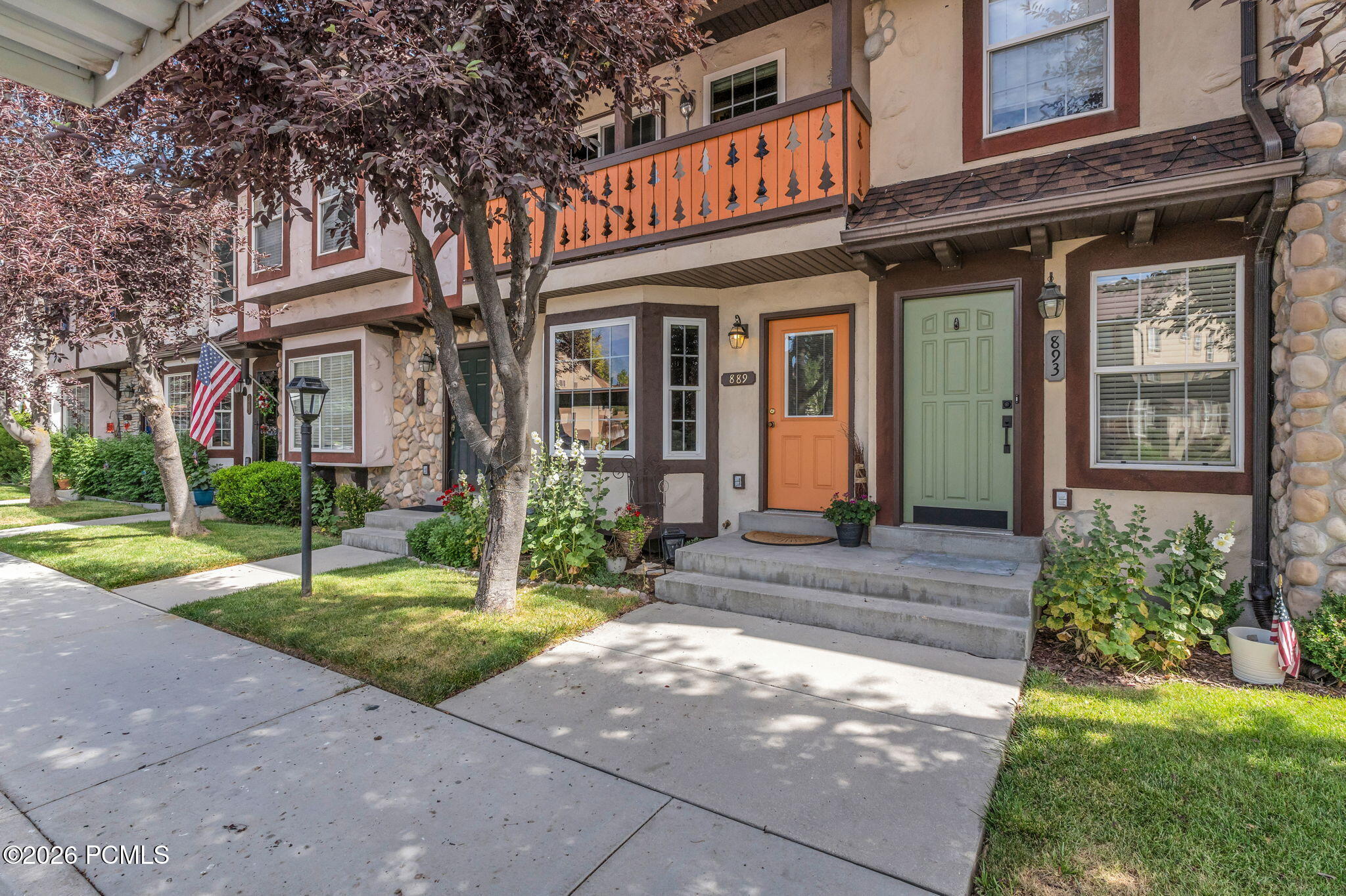 889 Zurich Ln