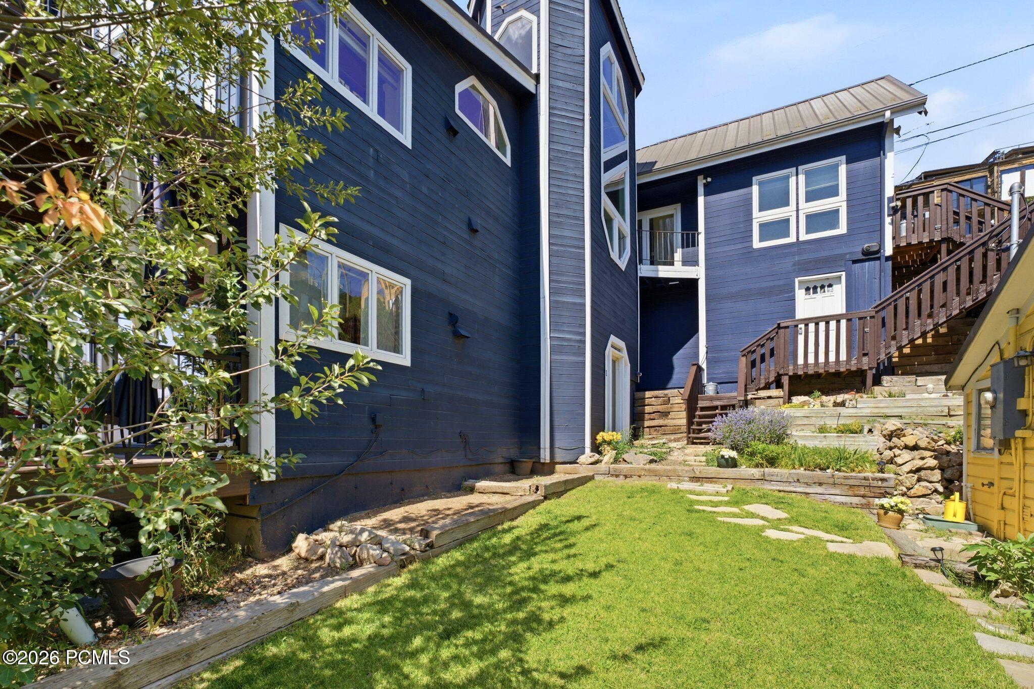 253 Ontario Avenue 1 & 2