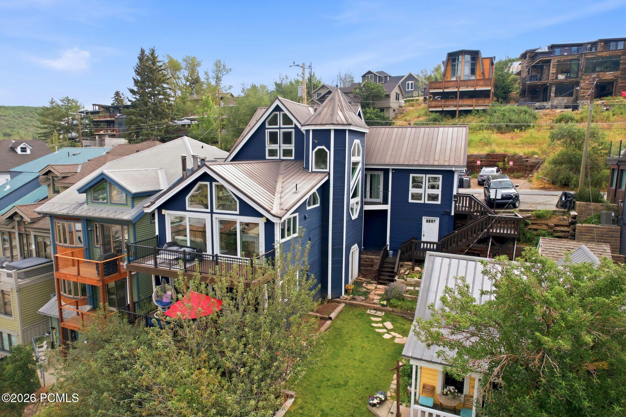 253 Ontario Avenue 1 & 2