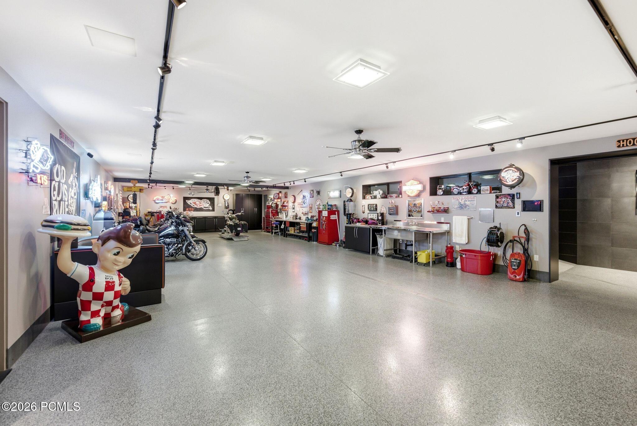 2550 E Brentwood Dr