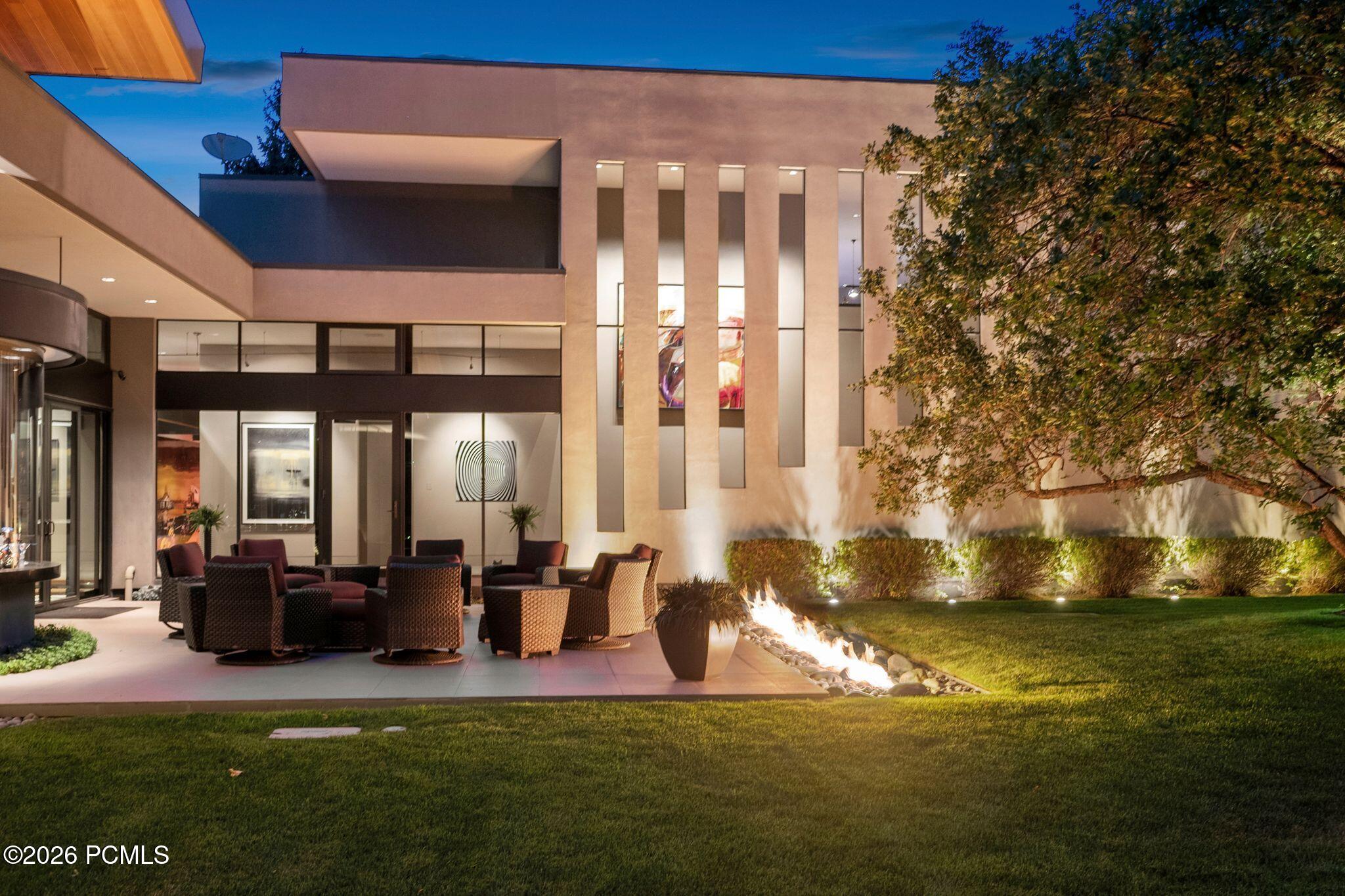 2550 E Brentwood Dr