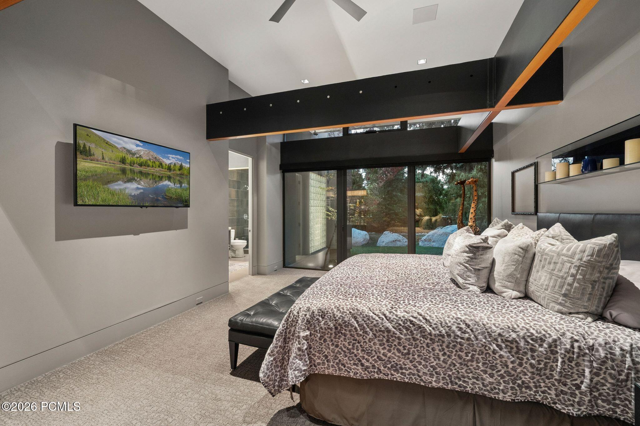 2550 E Brentwood Dr