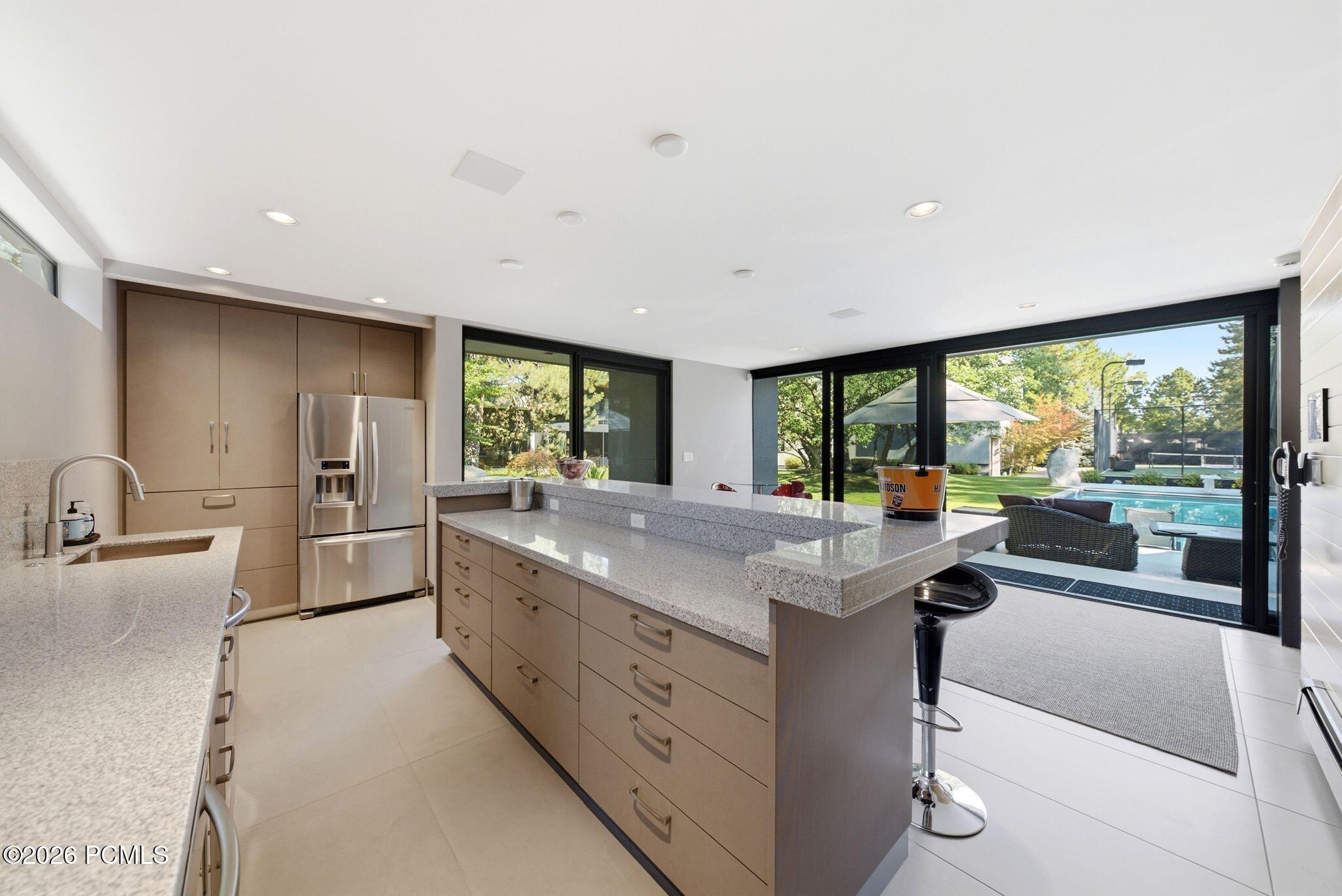 2550 E Brentwood Dr
