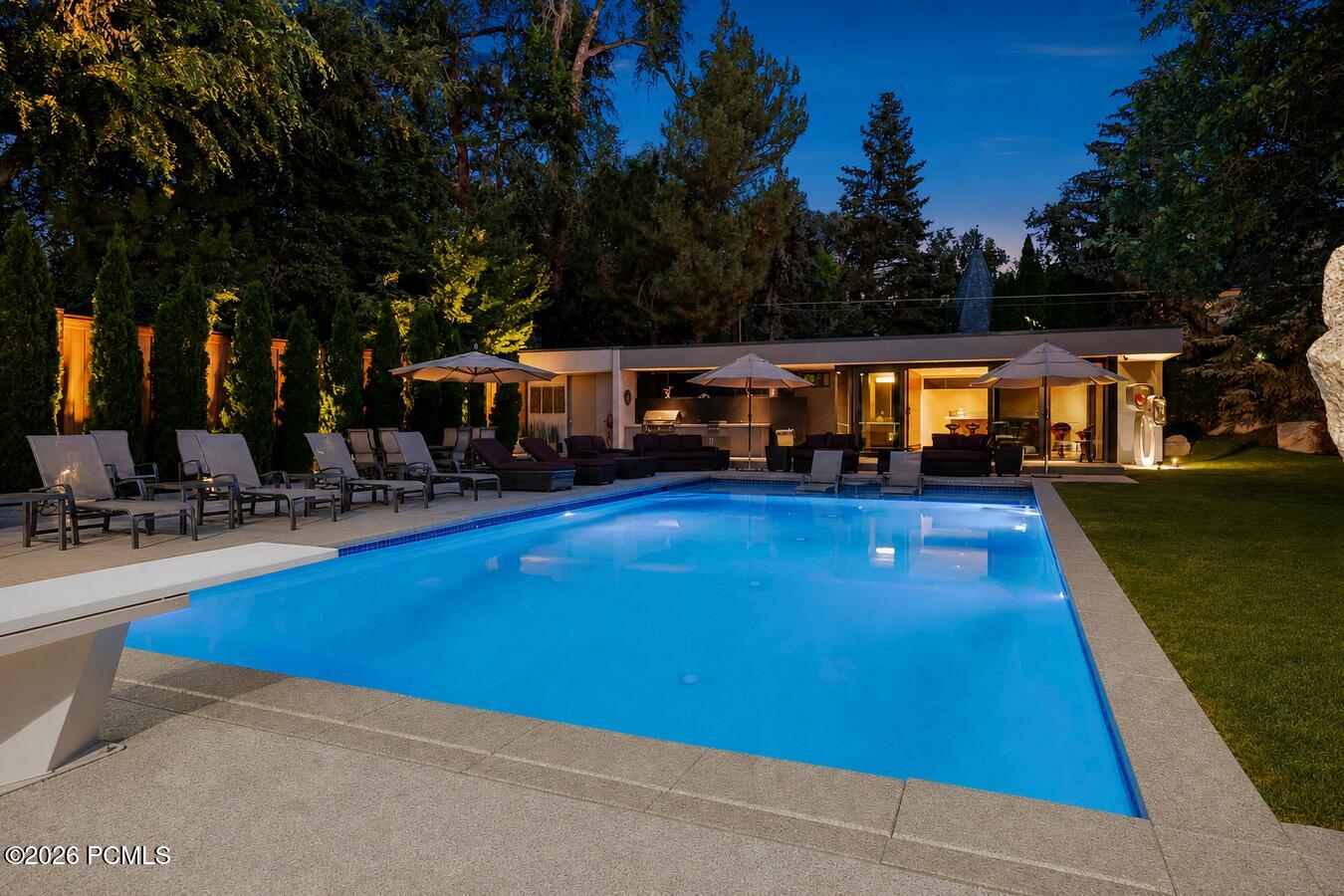 2550 E Brentwood Dr