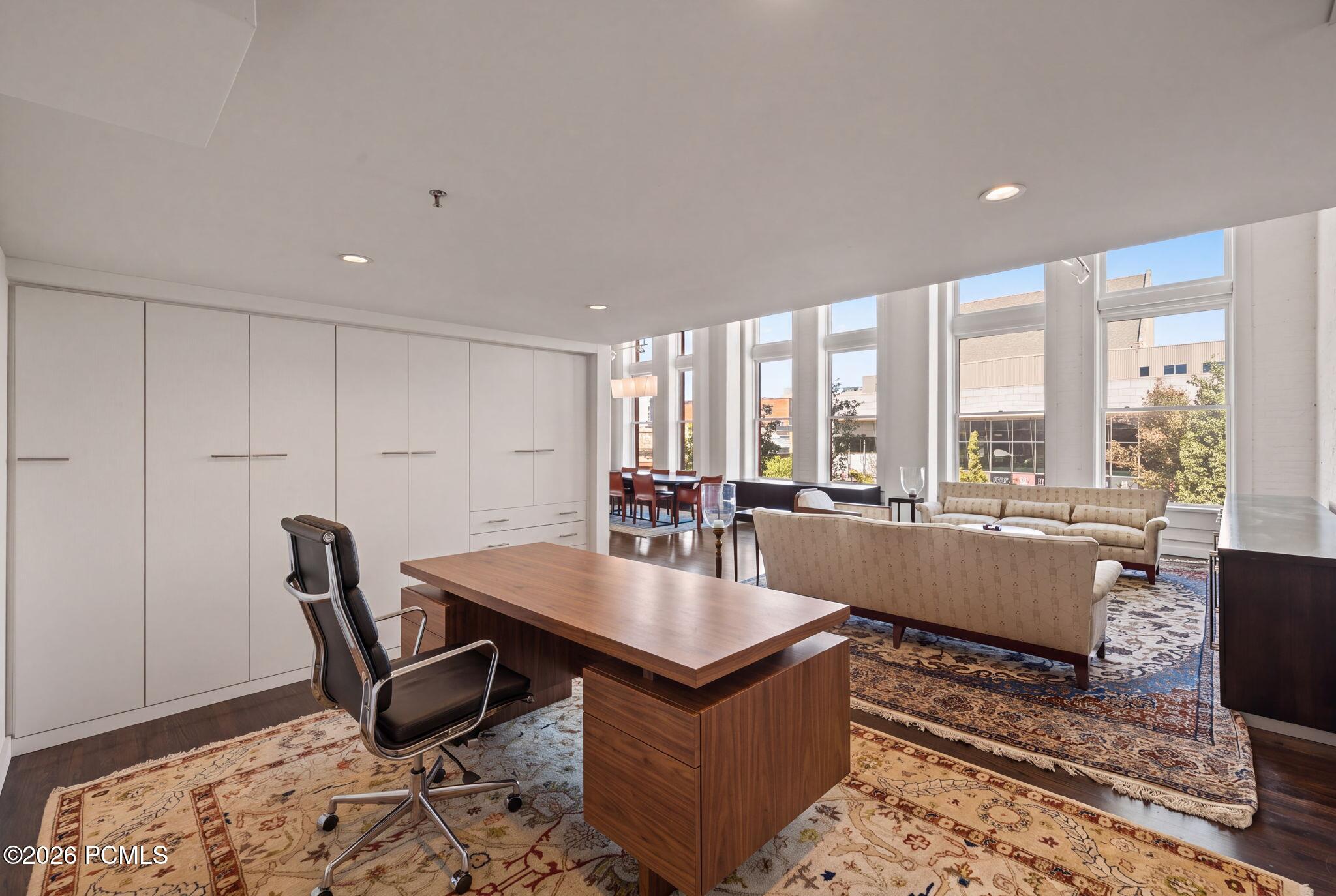 159 W Broadway 301