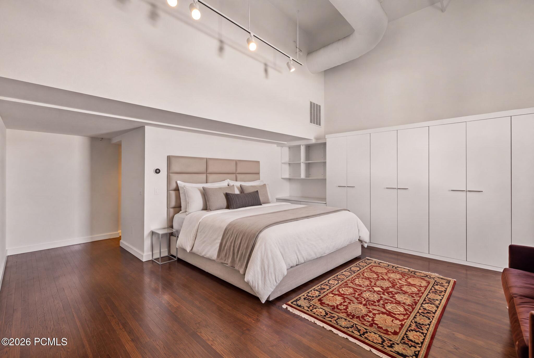 159 W Broadway 301